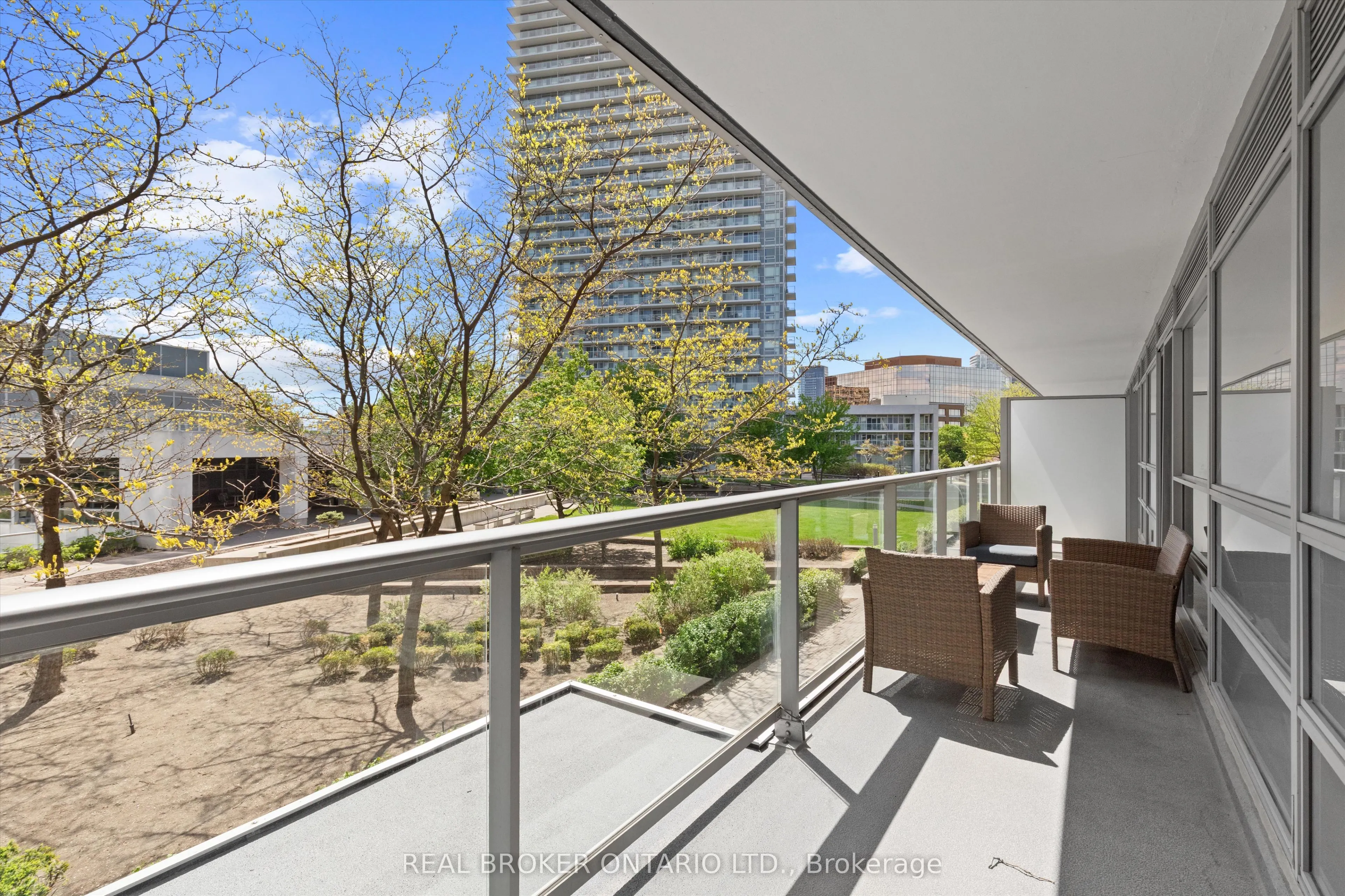 2035 Sheppard Avenue E, #216