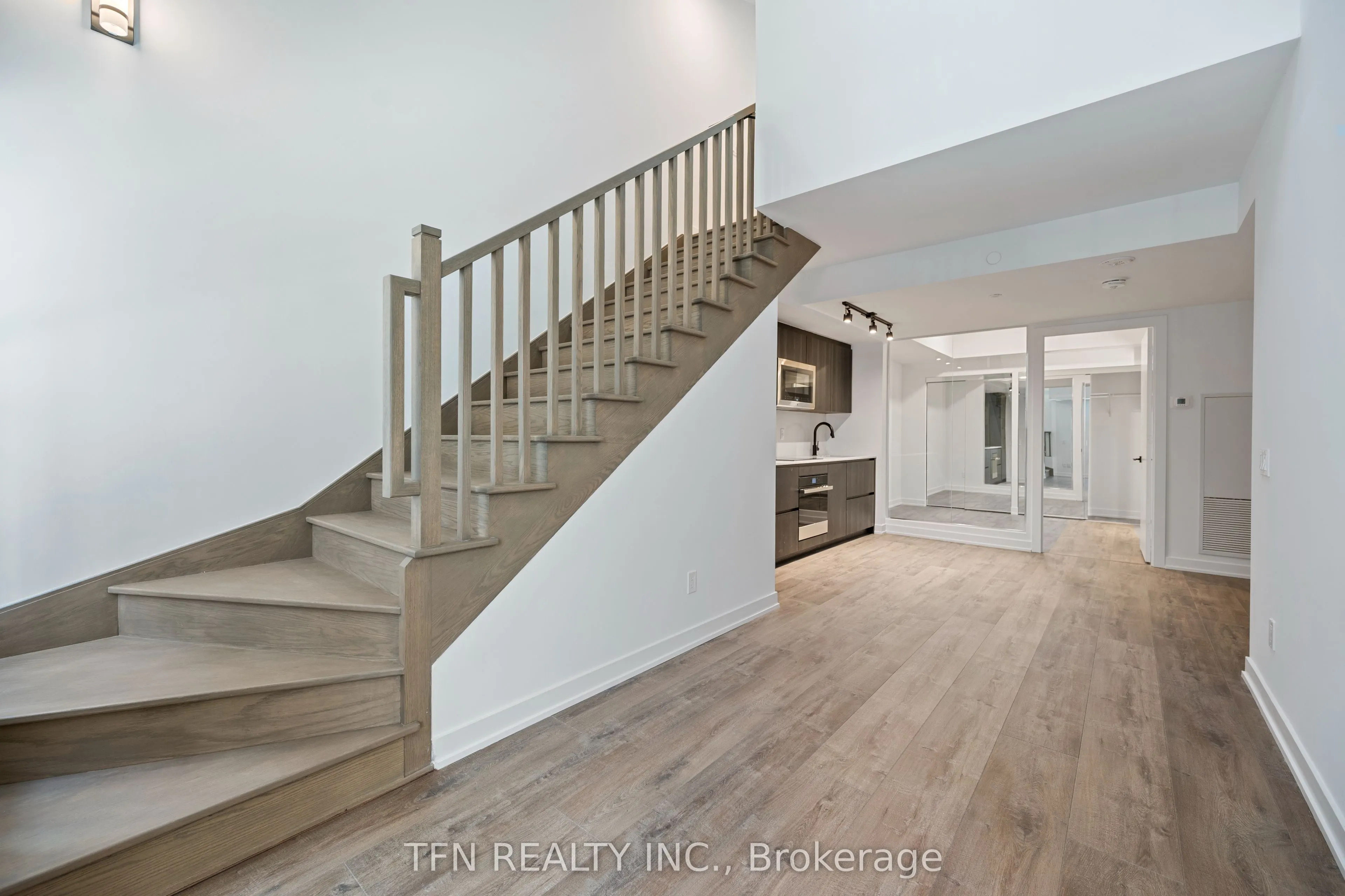 327 King Street W, #307