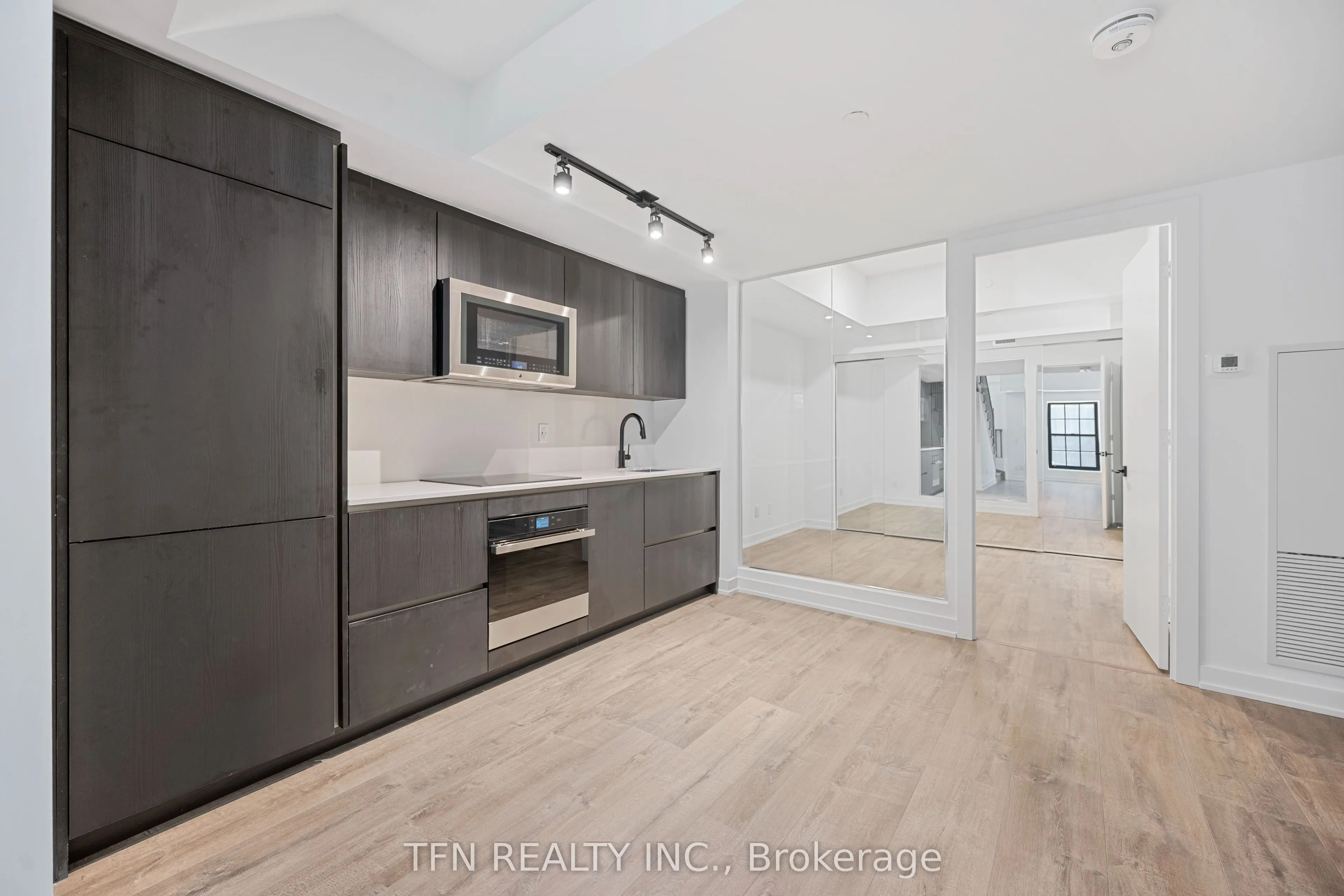 327 King Street W, #307