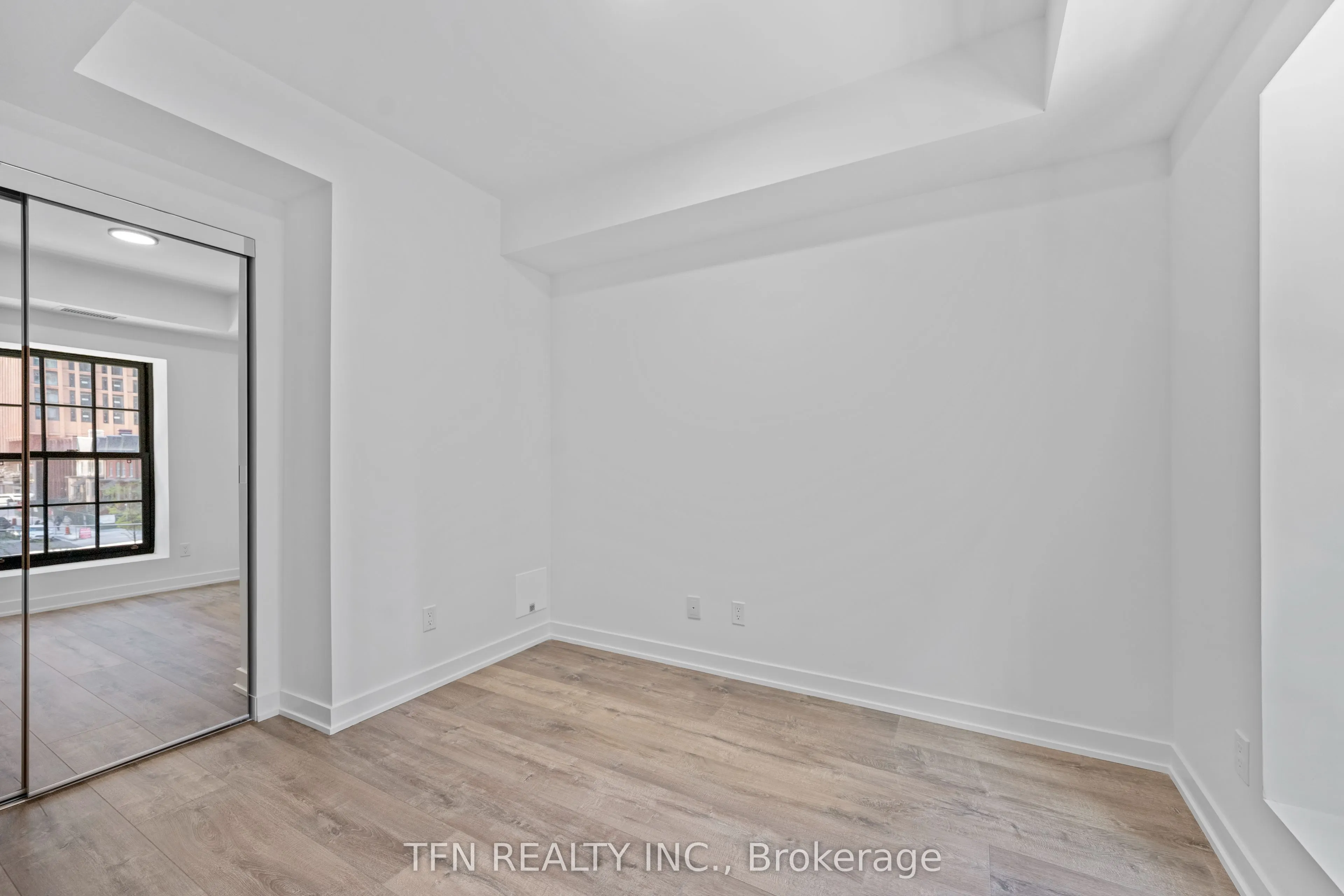 327 King Street W, #307