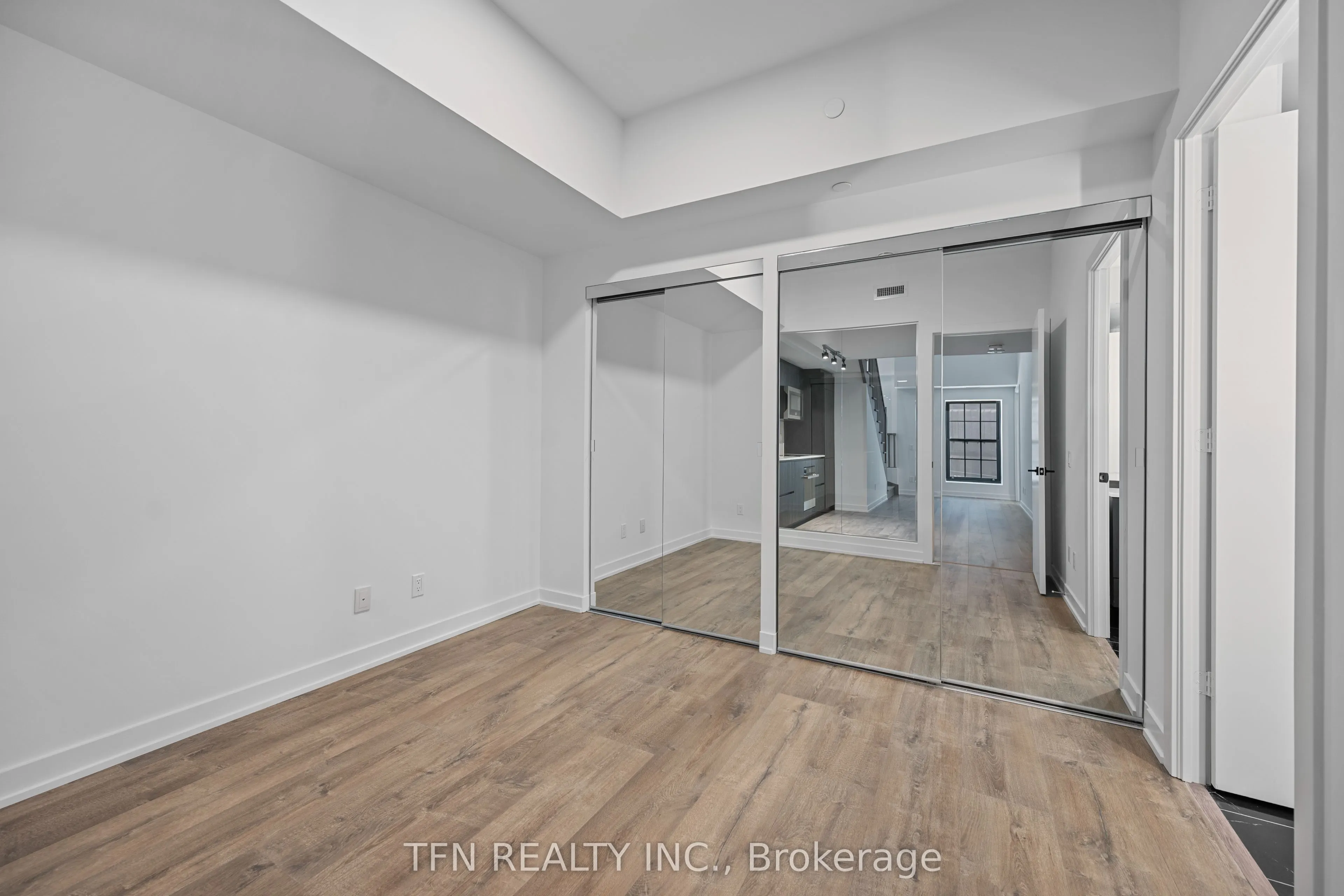 327 King Street W, #307