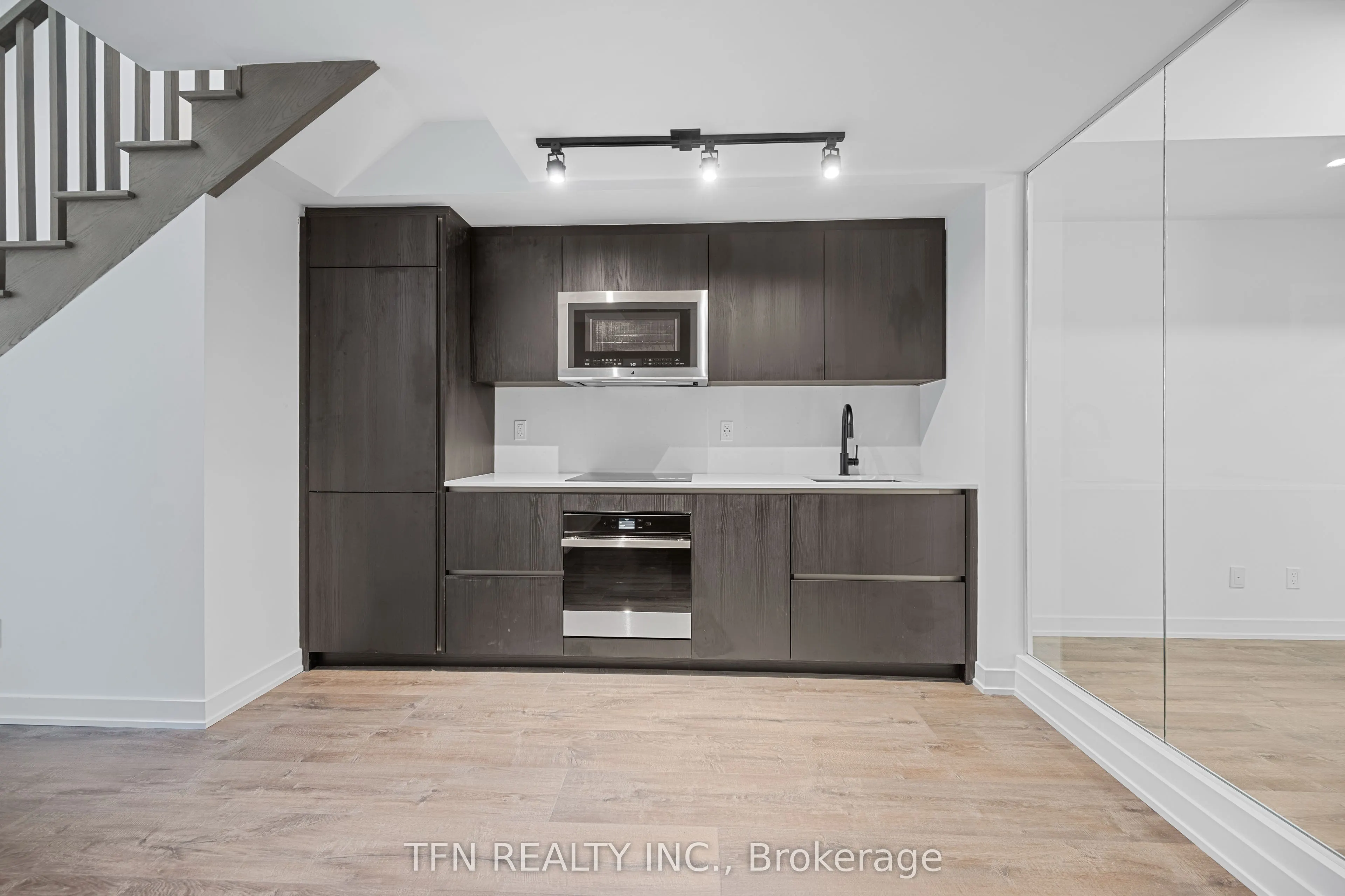 327 King Street W, #307