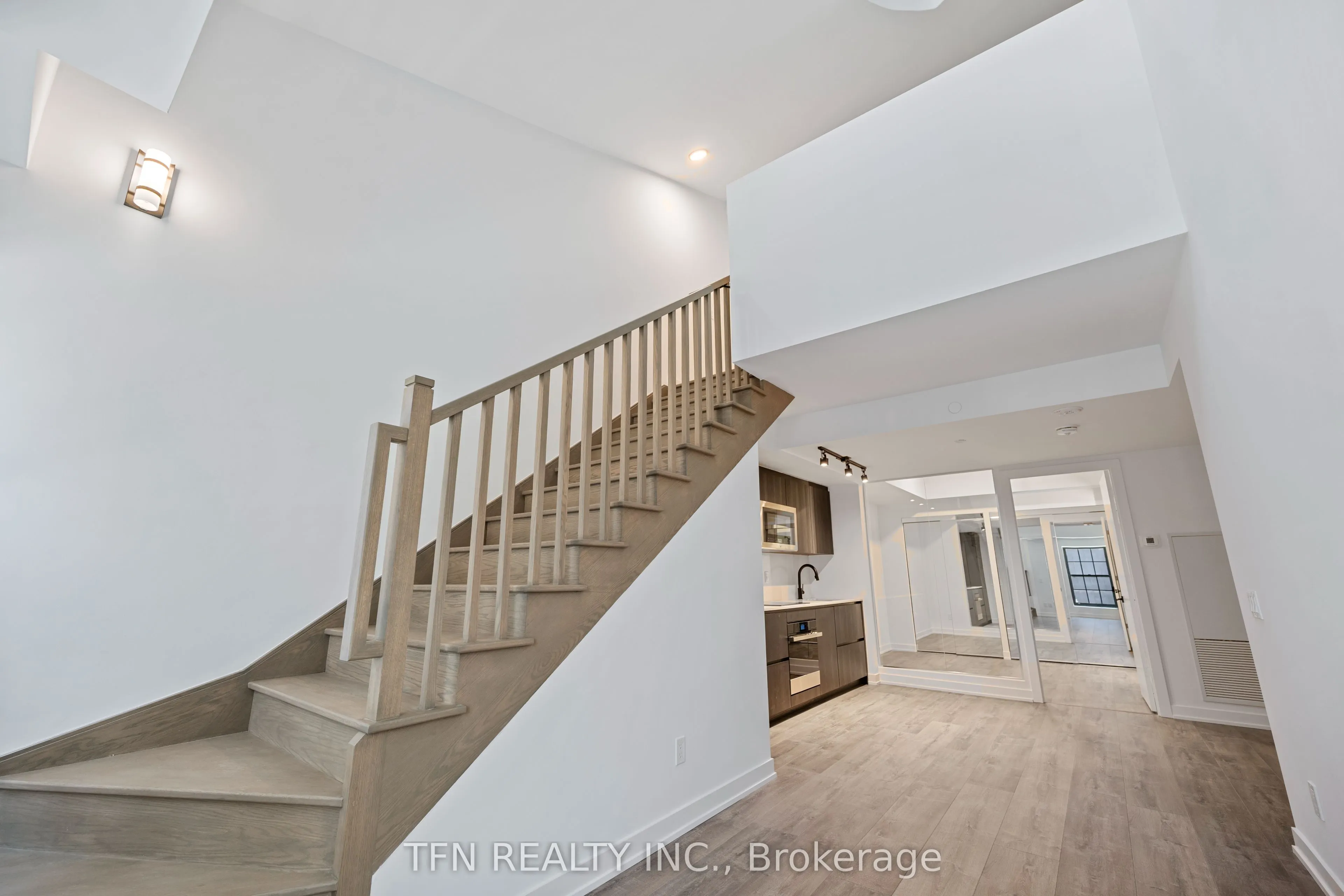 327 King Street W, #307