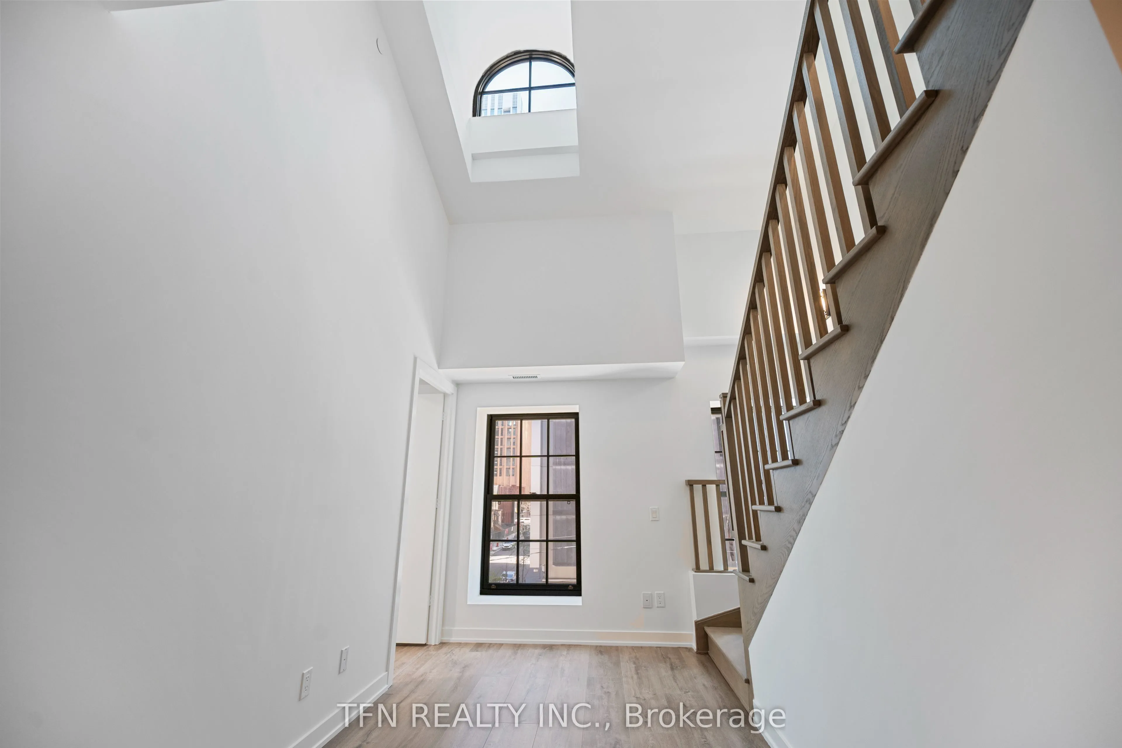 327 King Street W, #307