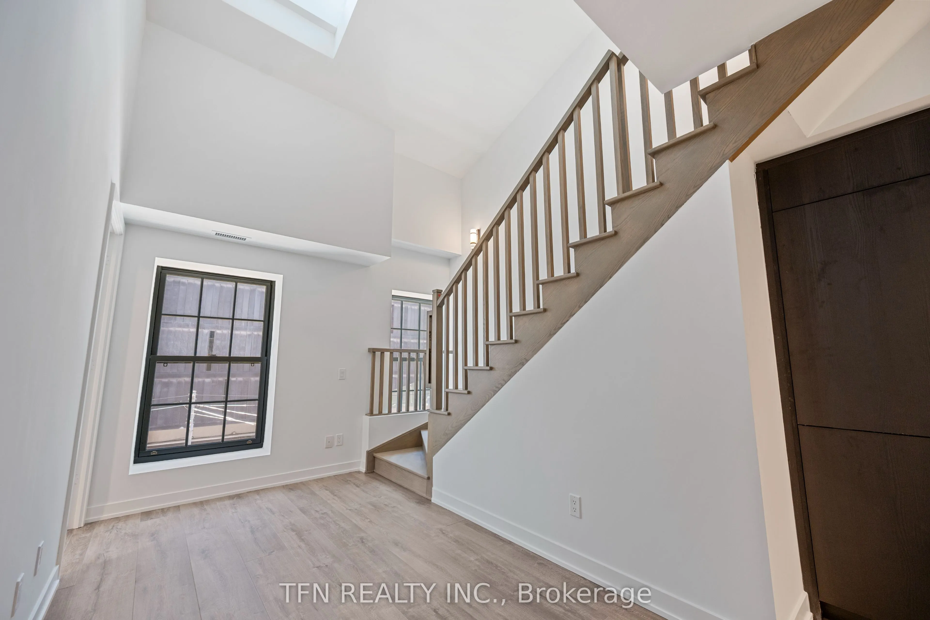 327 King Street W, #307
