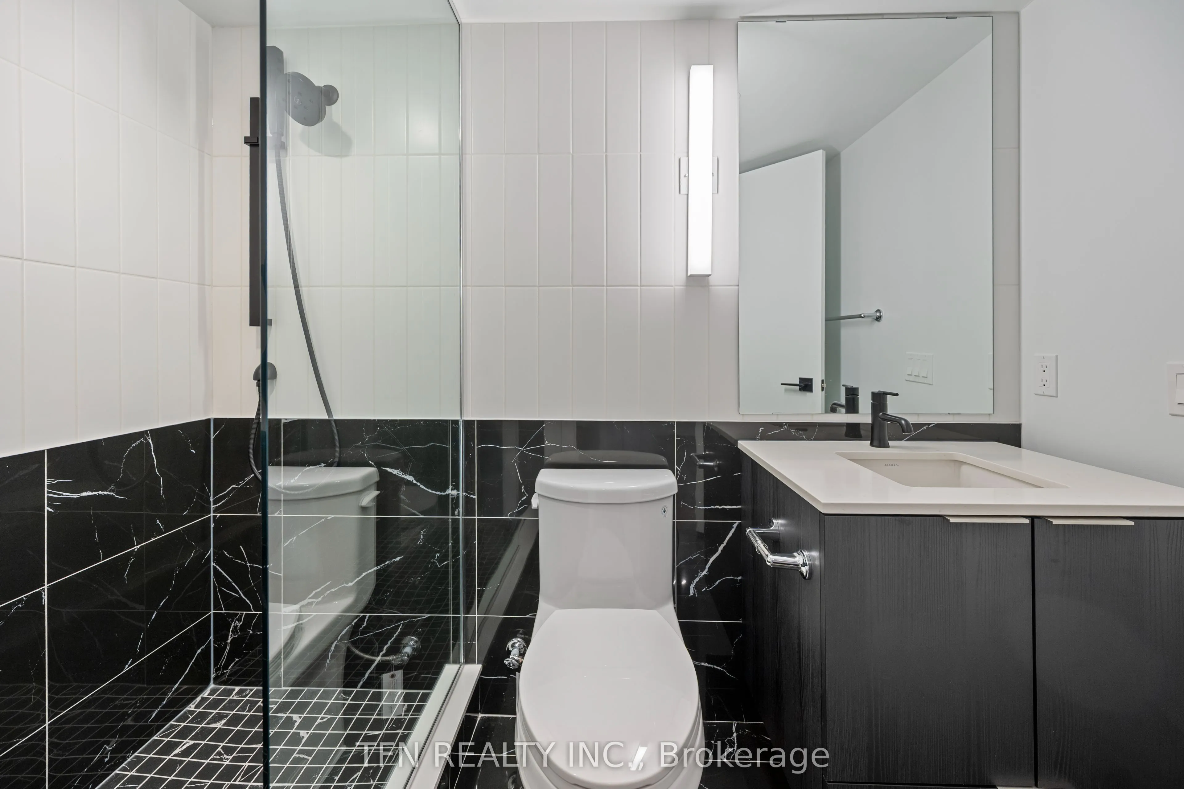 327 King Street W, #307