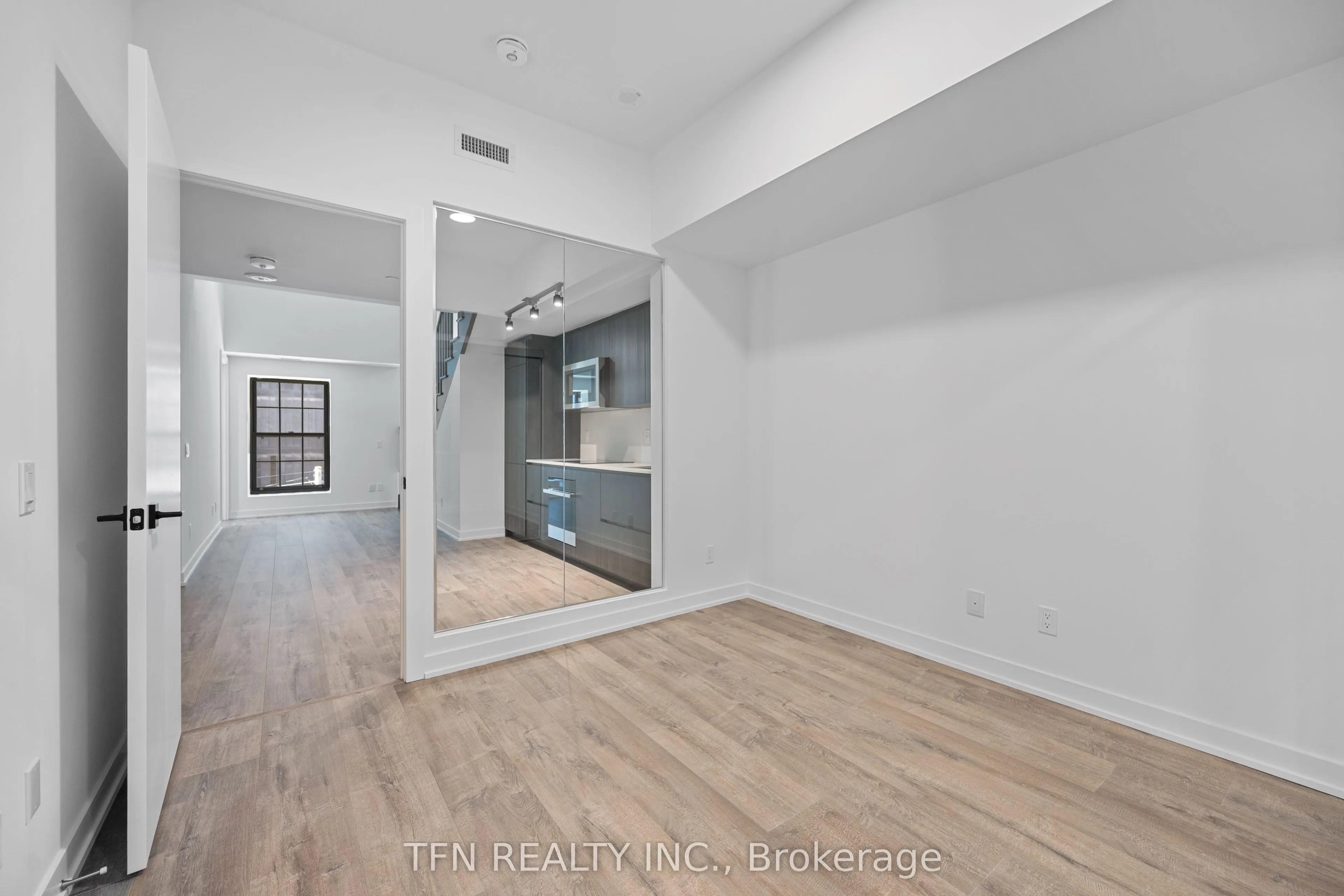 327 King Street W, #307