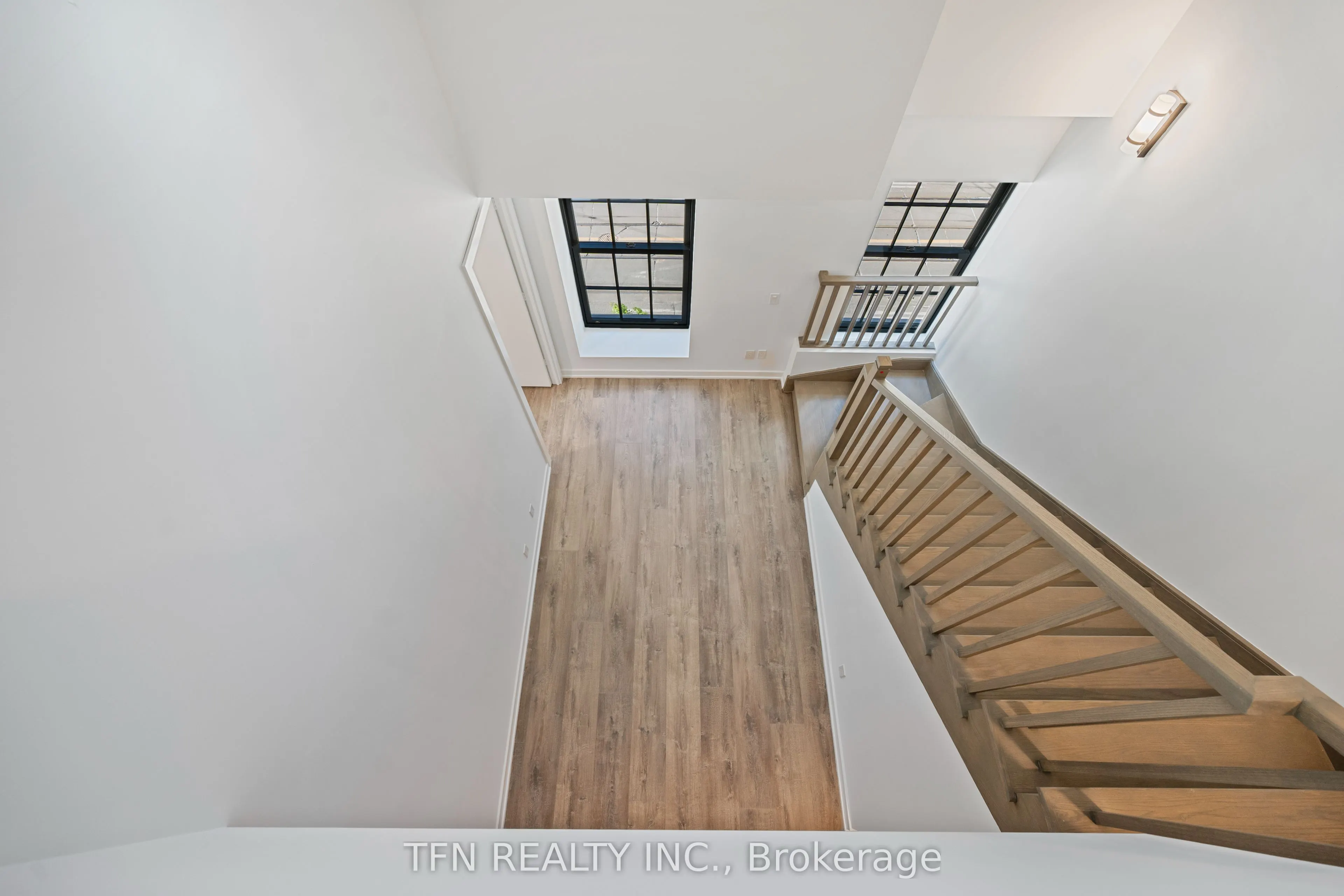 327 King Street W, #307