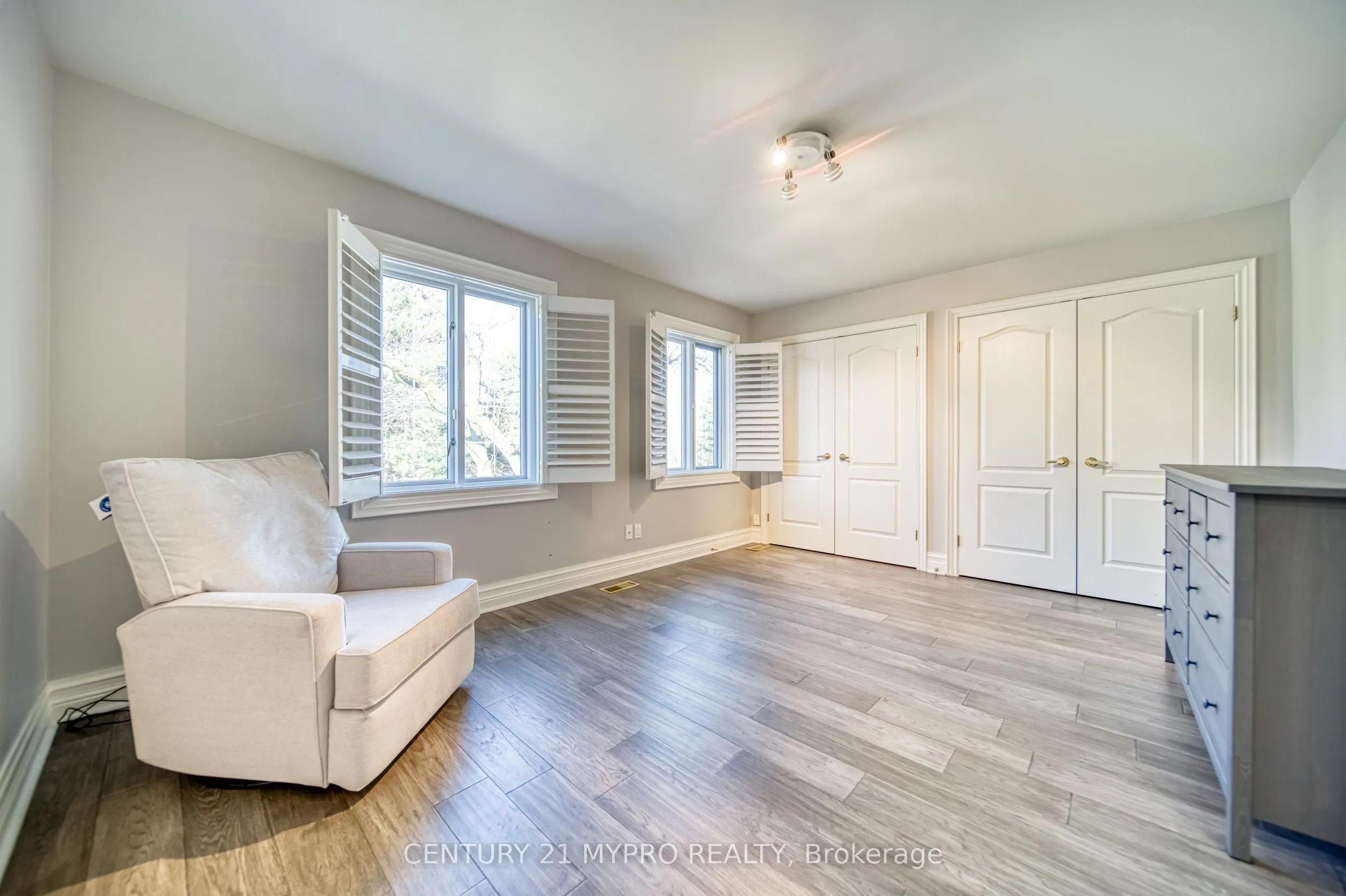 17 Aldershot Crescent