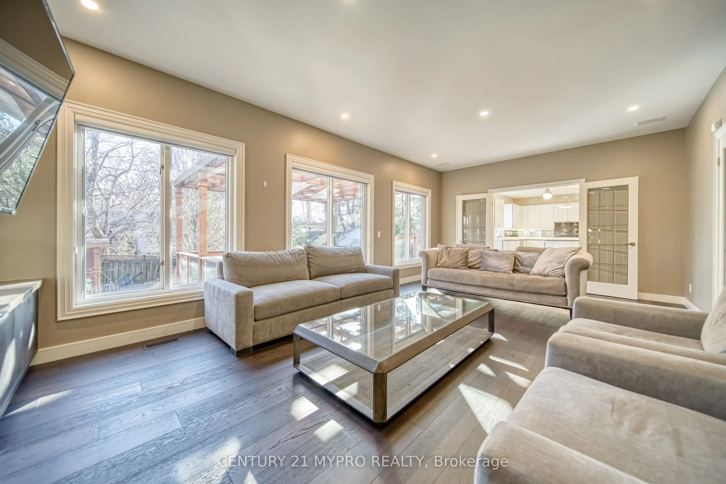 17 Aldershot Crescent