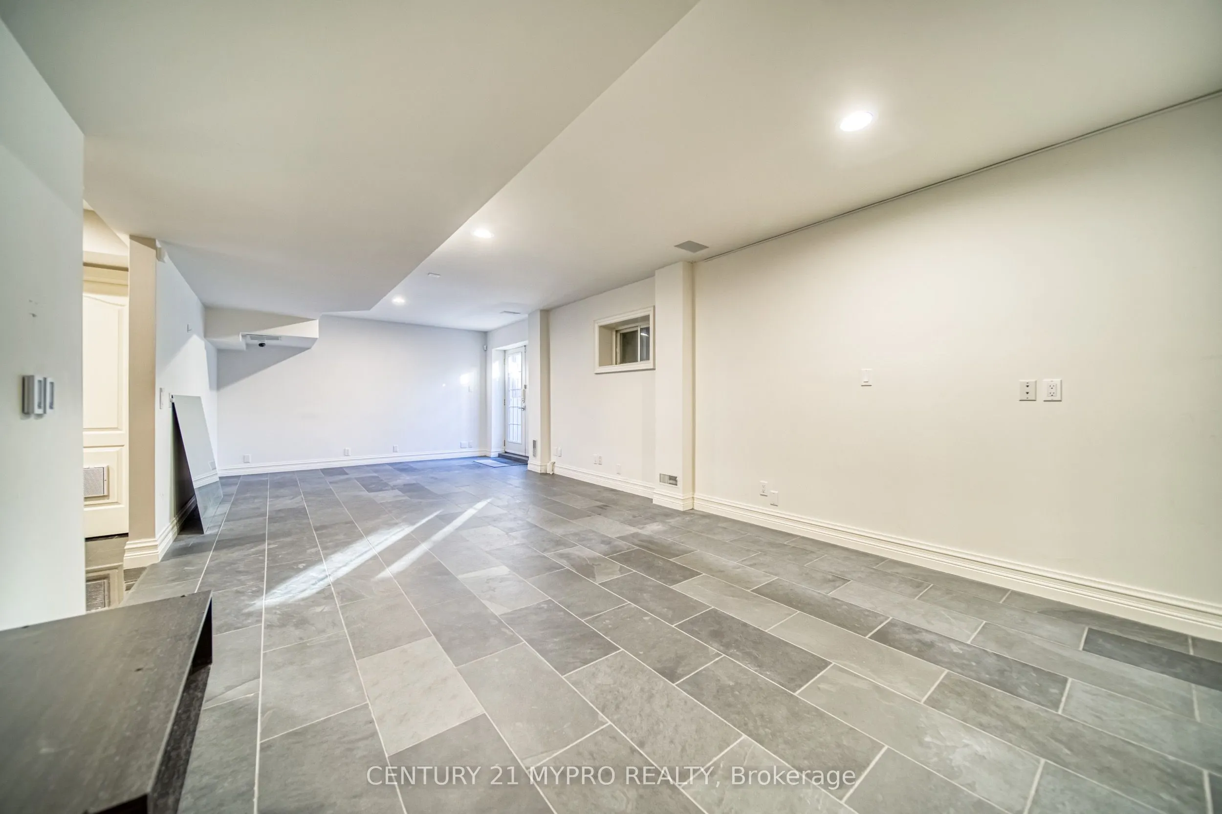 17 Aldershot Crescent