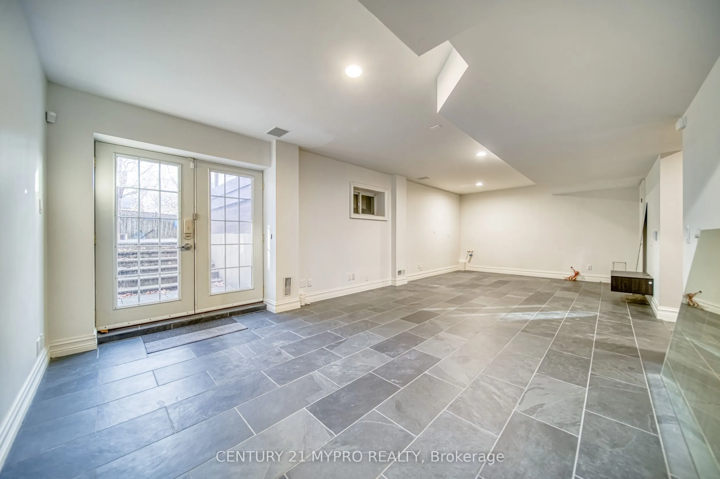 17 Aldershot Crescent