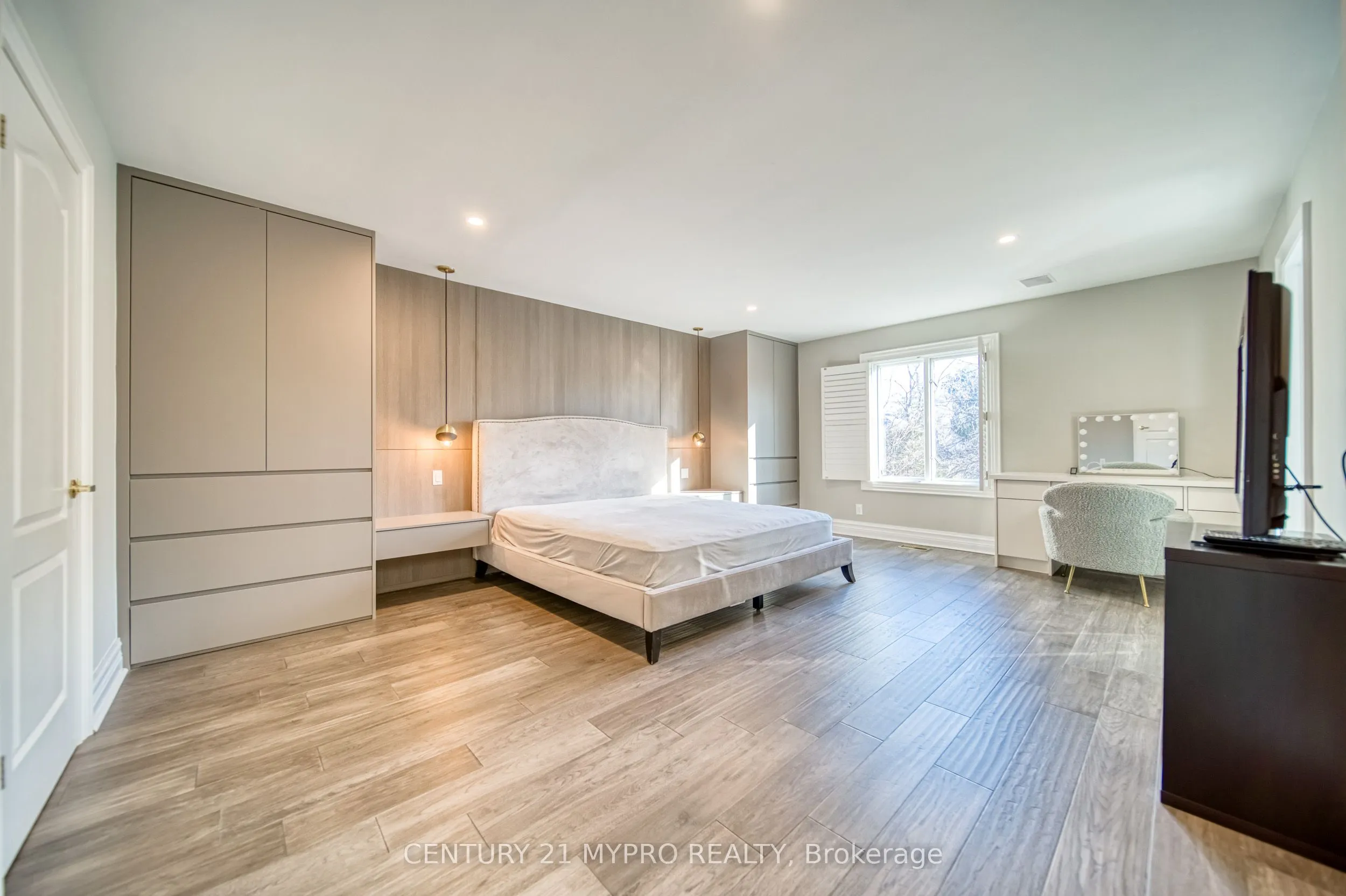 17 Aldershot Crescent