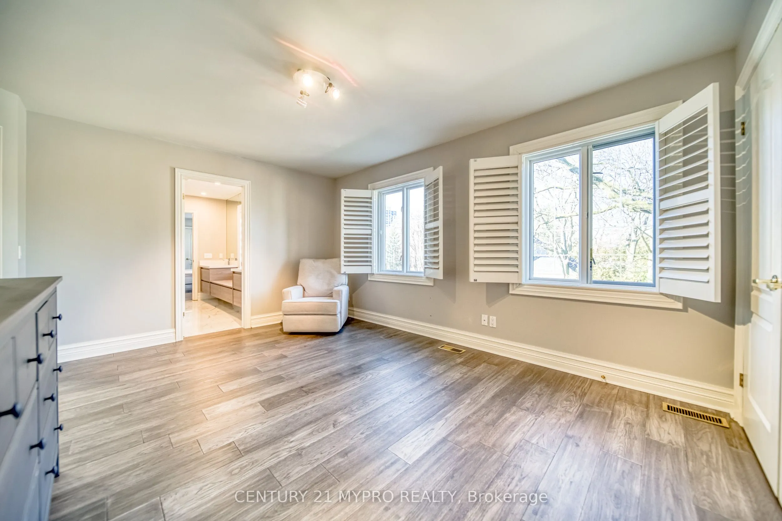 17 Aldershot Crescent