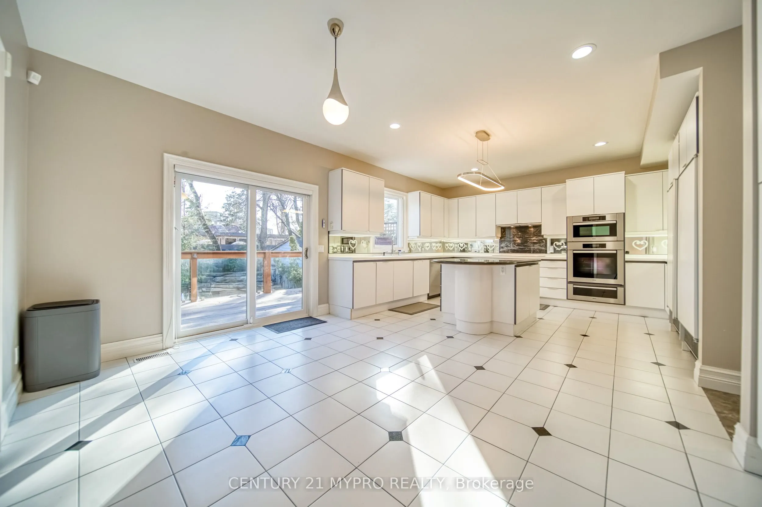 17 Aldershot Crescent