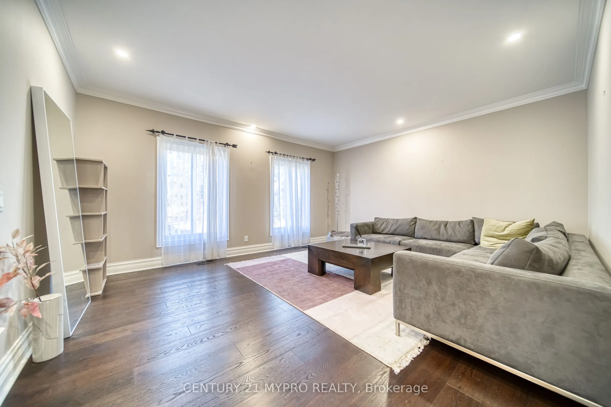 17 Aldershot Crescent