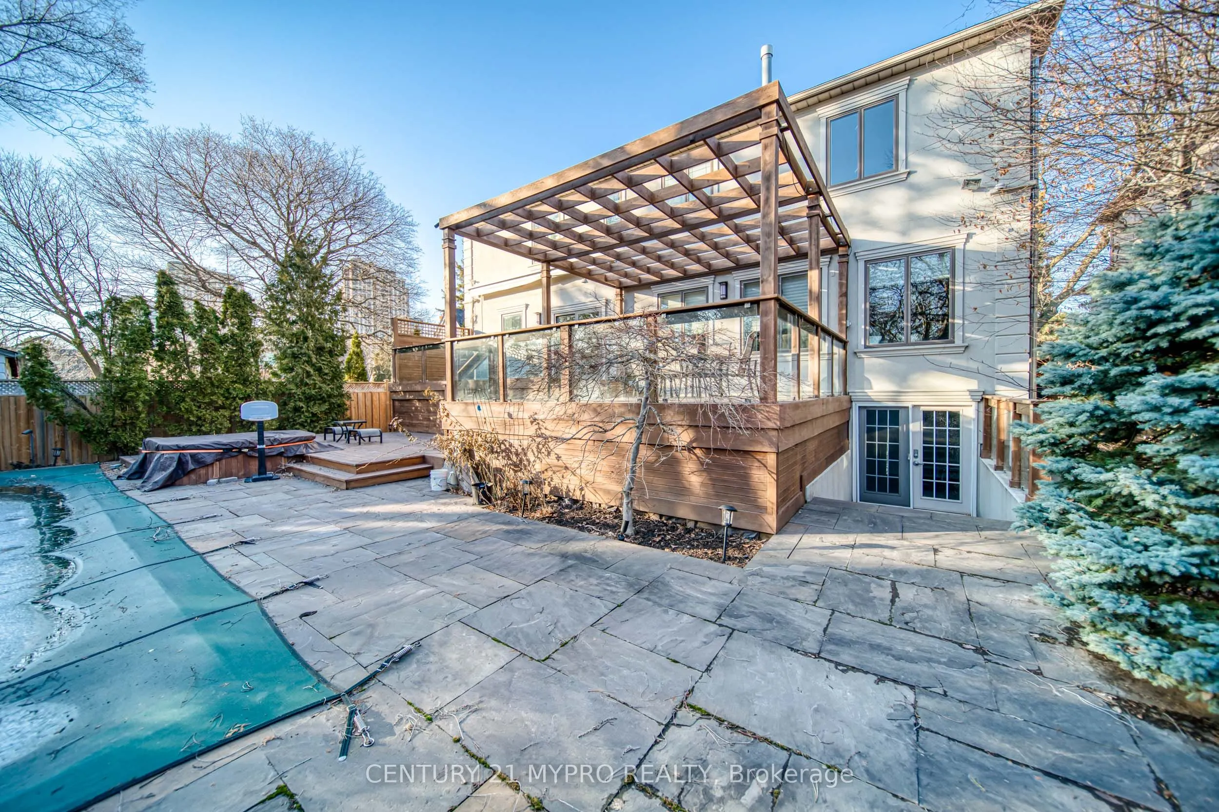 17 Aldershot Crescent