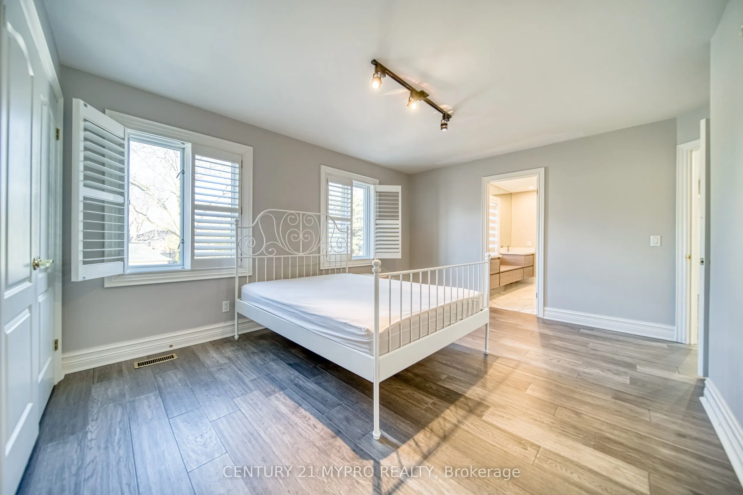 17 Aldershot Crescent