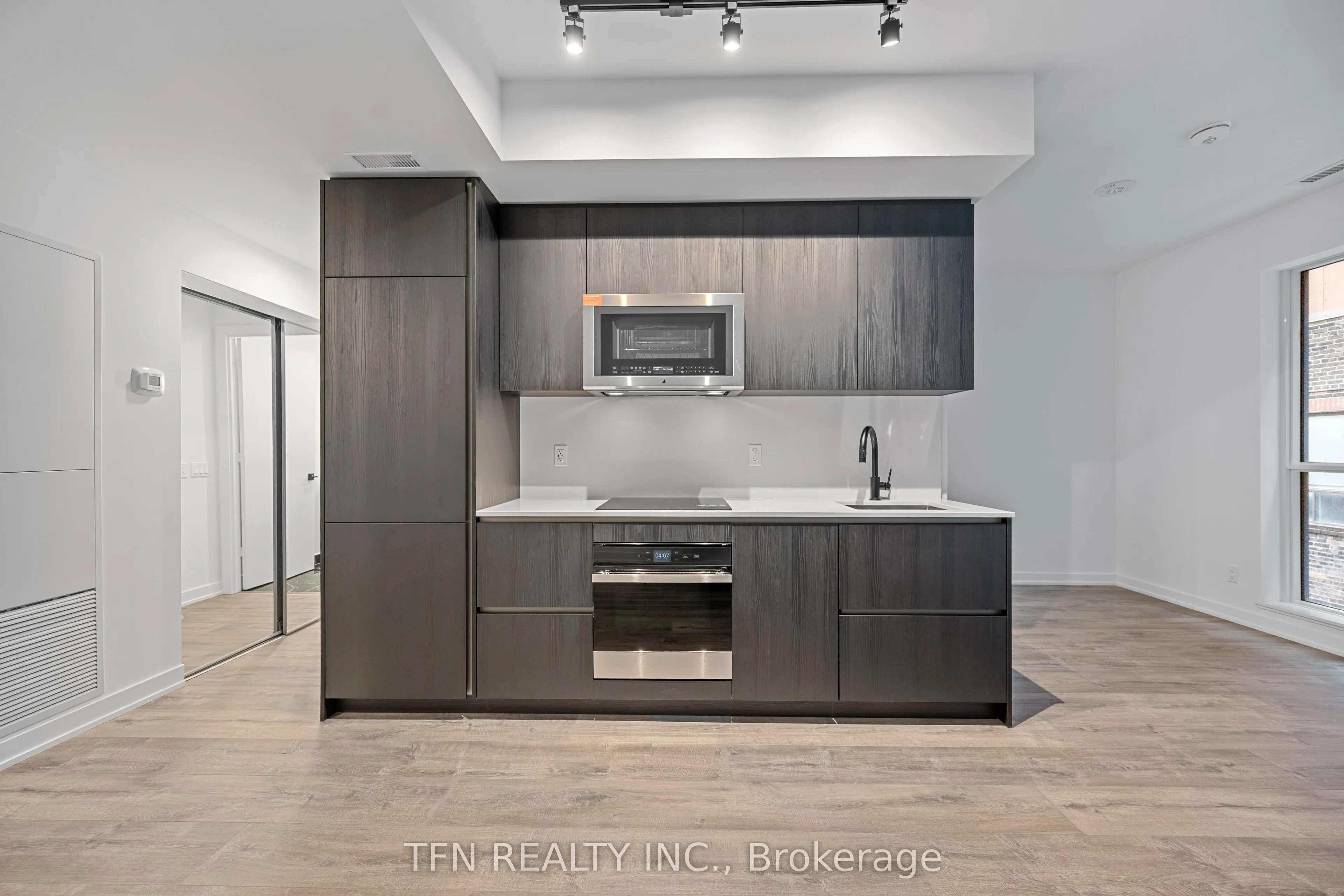 327 King Street W, #301