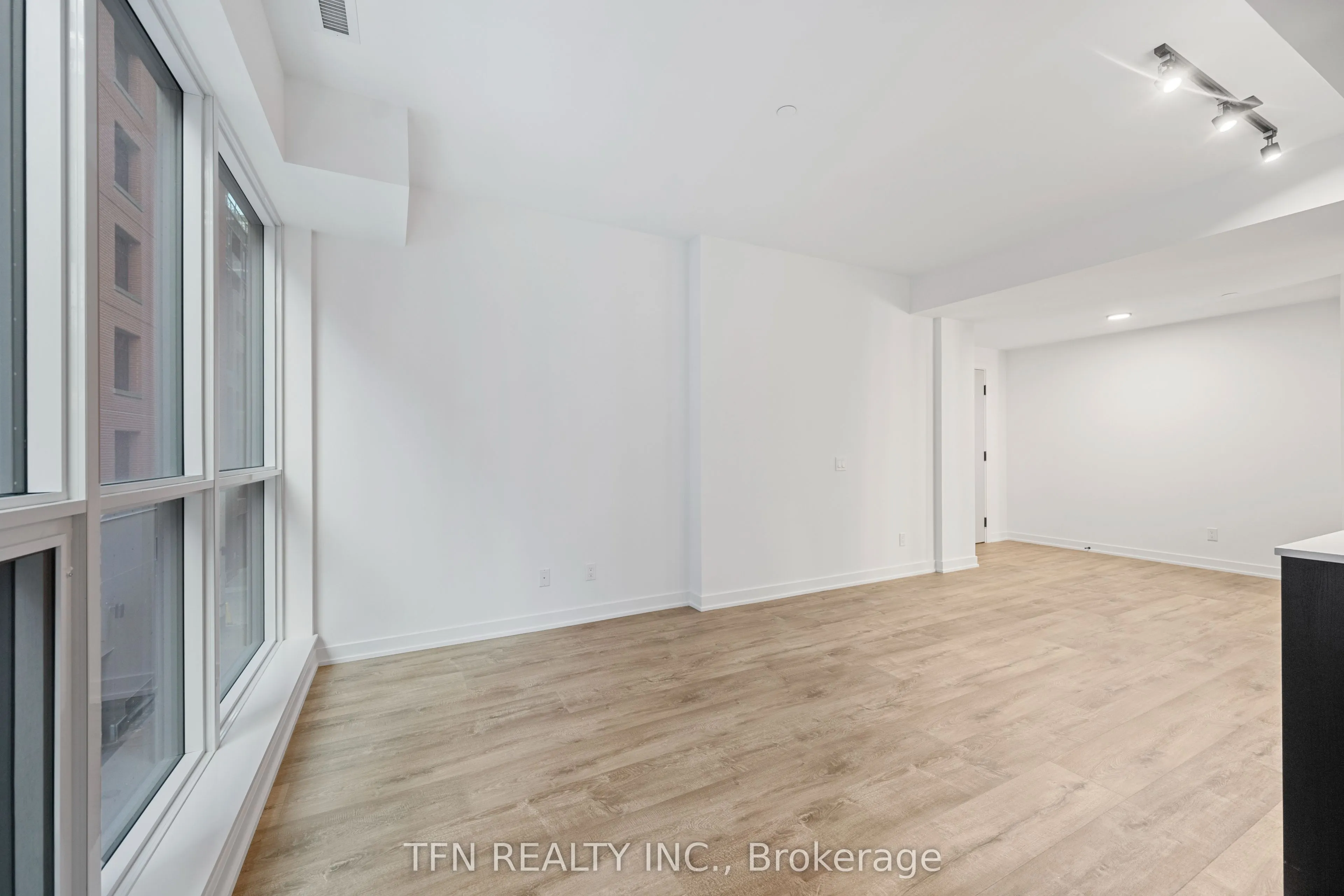327 King Street W, #301