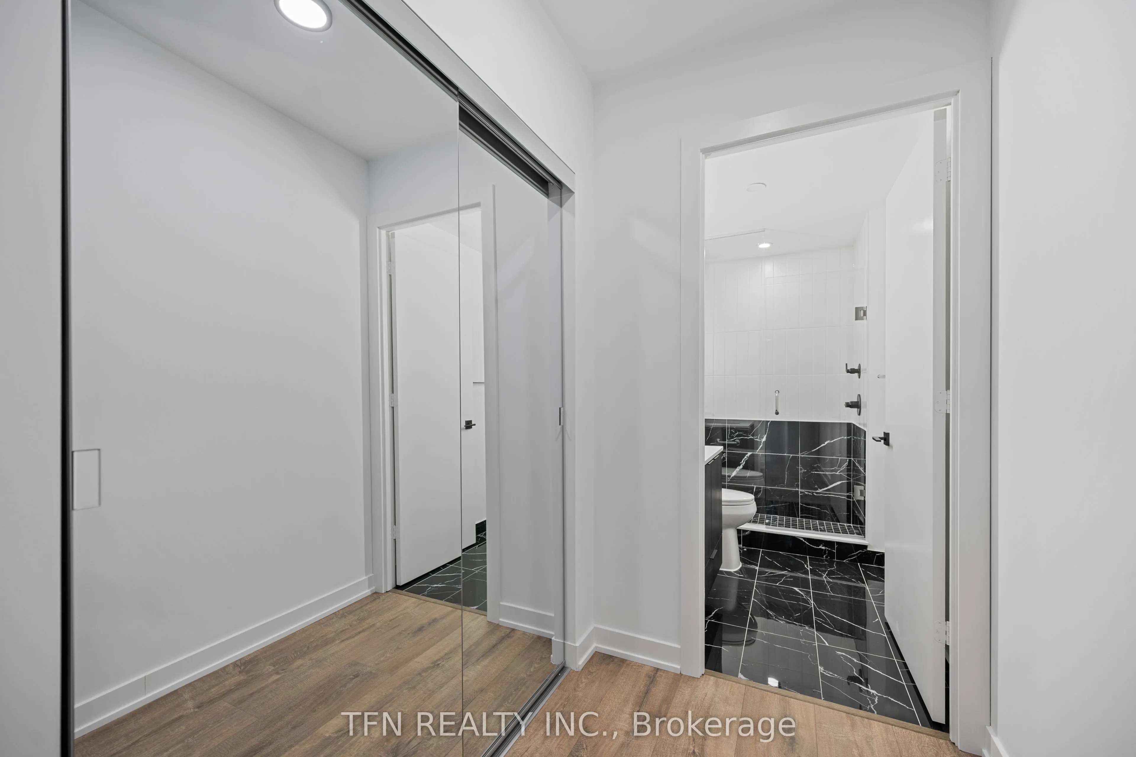 327 King Street W, #301