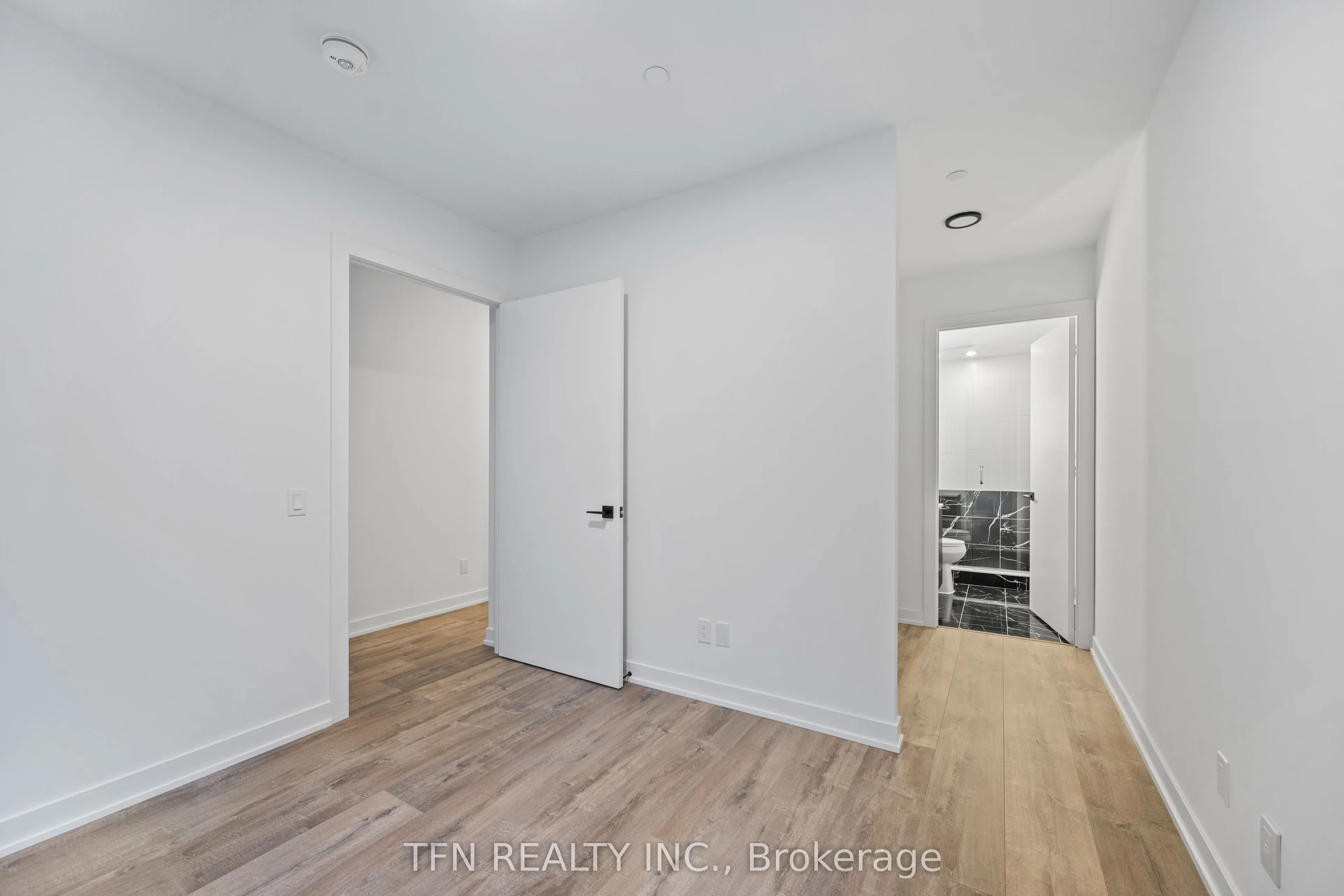 327 King Street W, #301