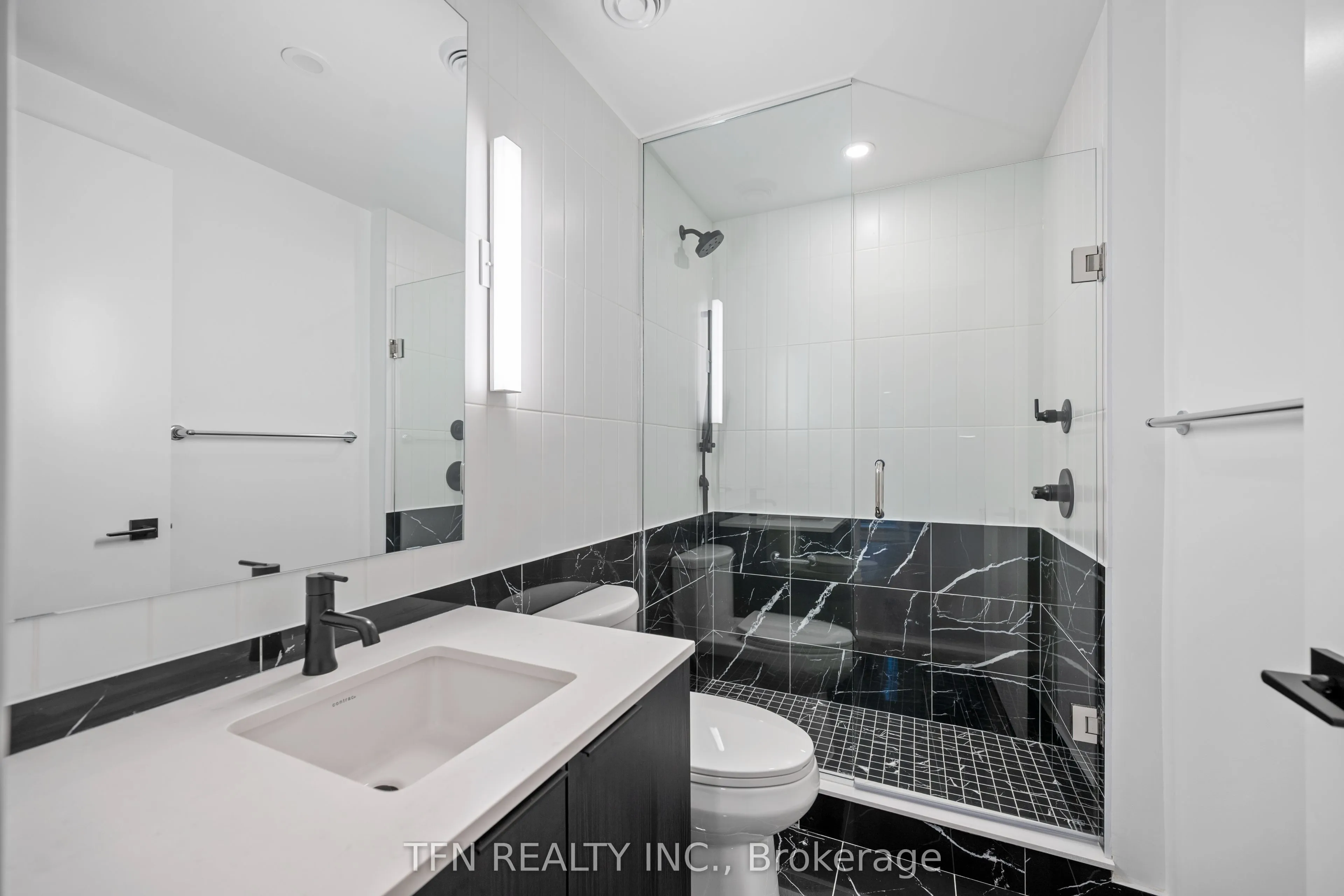 327 King Street W, #301