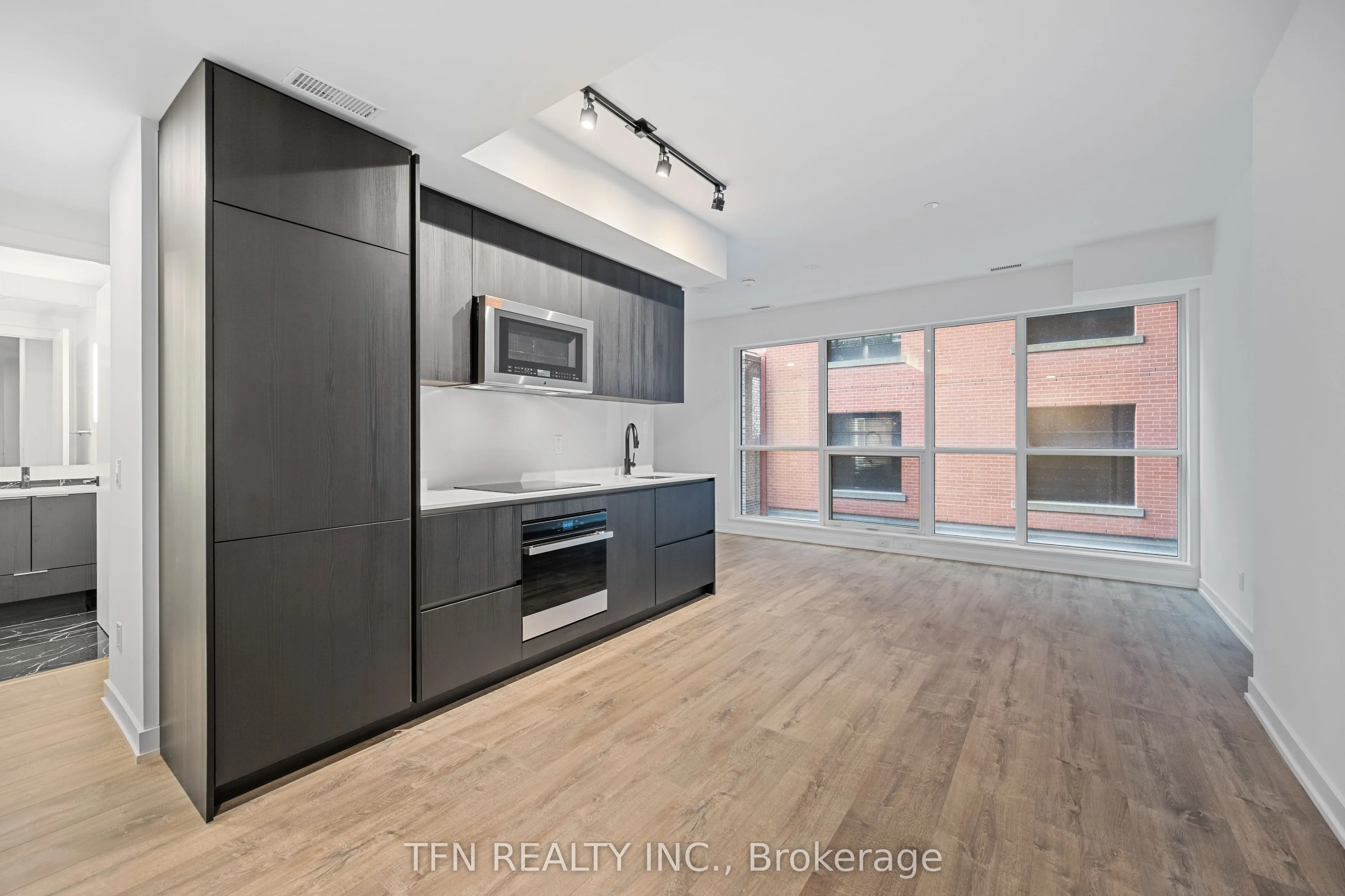 327 King Street W, #301