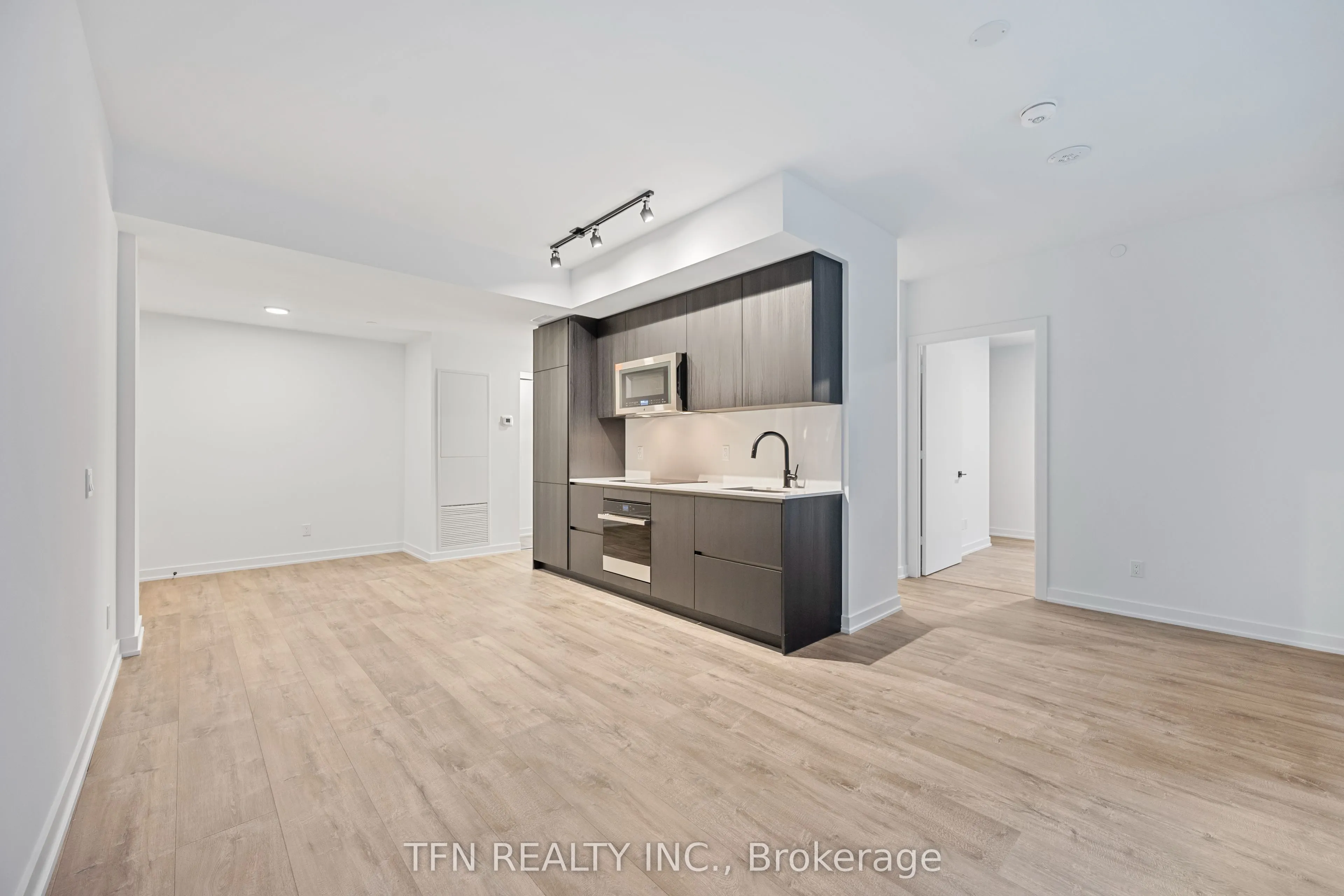 327 King Street W, #301
