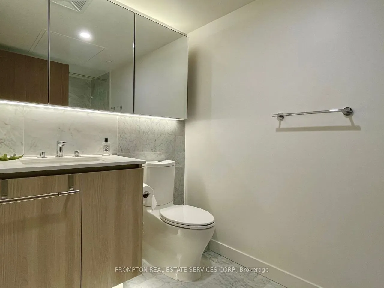 17 Bathurst Street, #608
