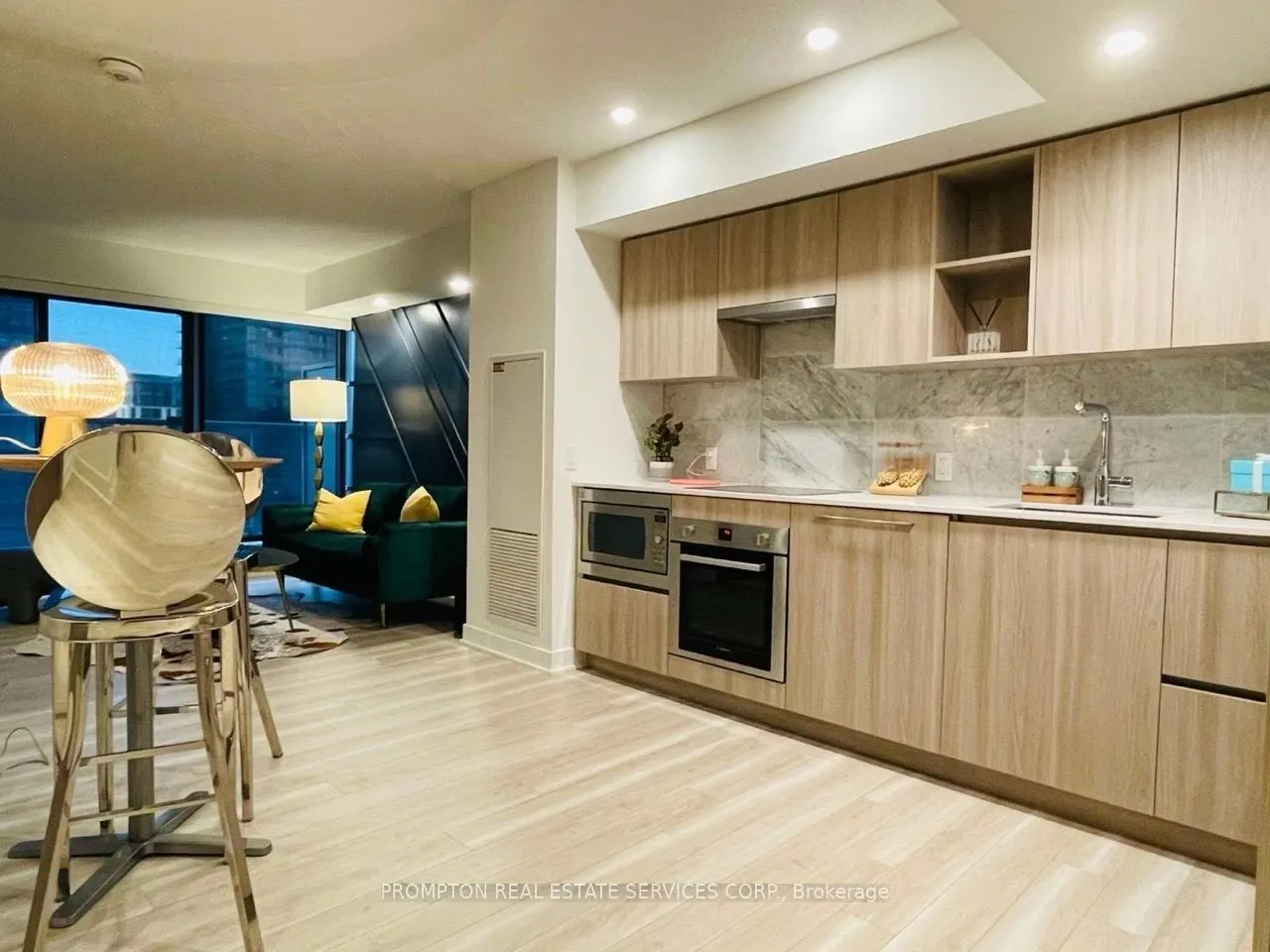 17 Bathurst Street, #608