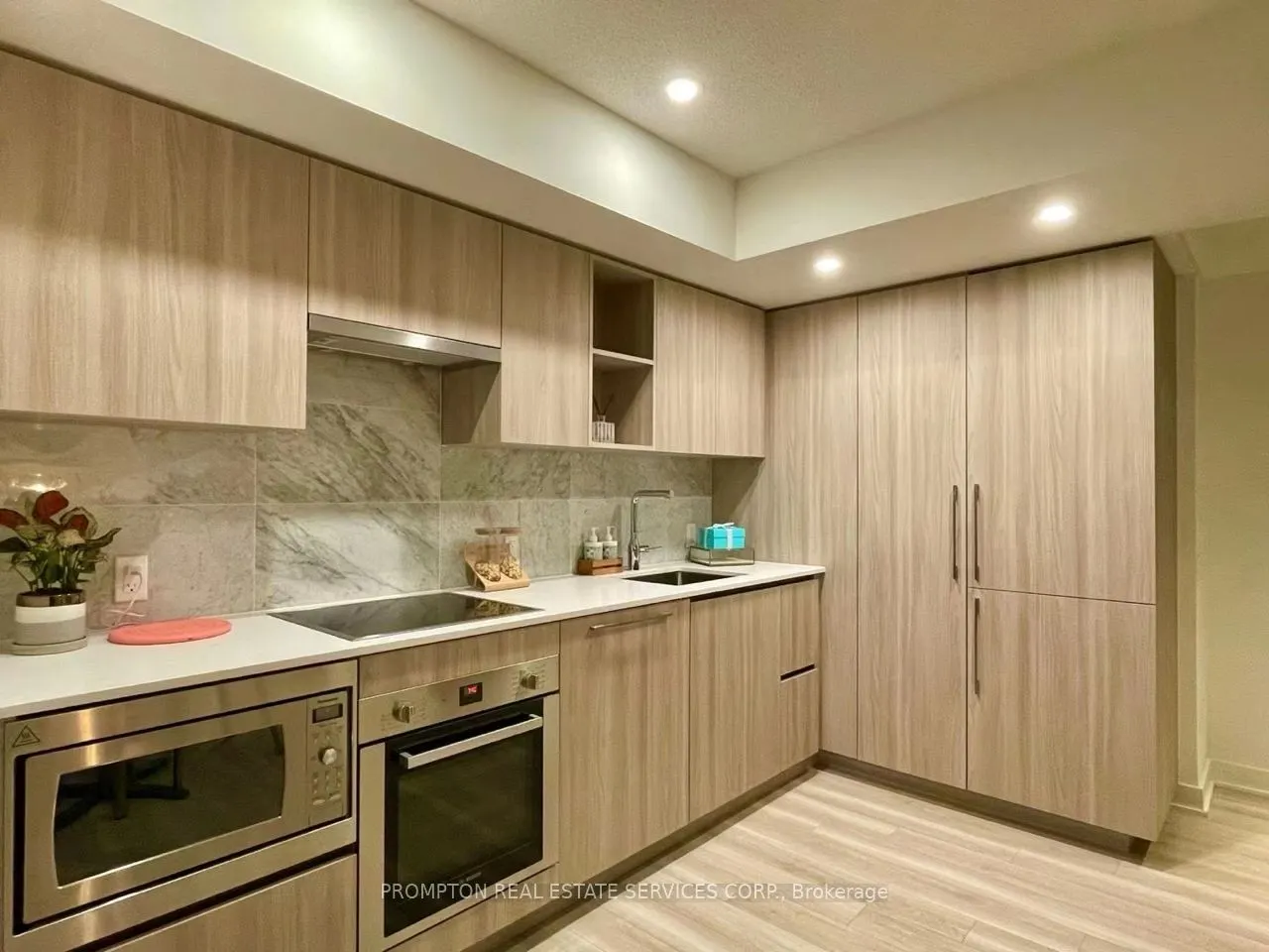 17 Bathurst Street, #608