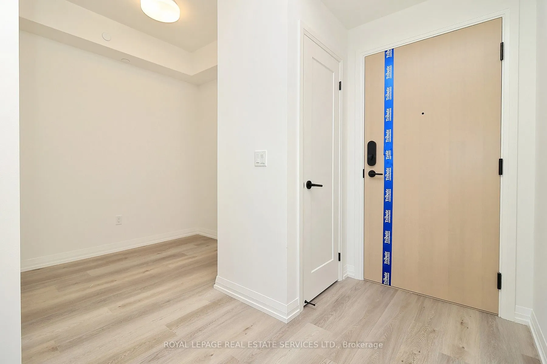 280 Dundas Street W, #2408