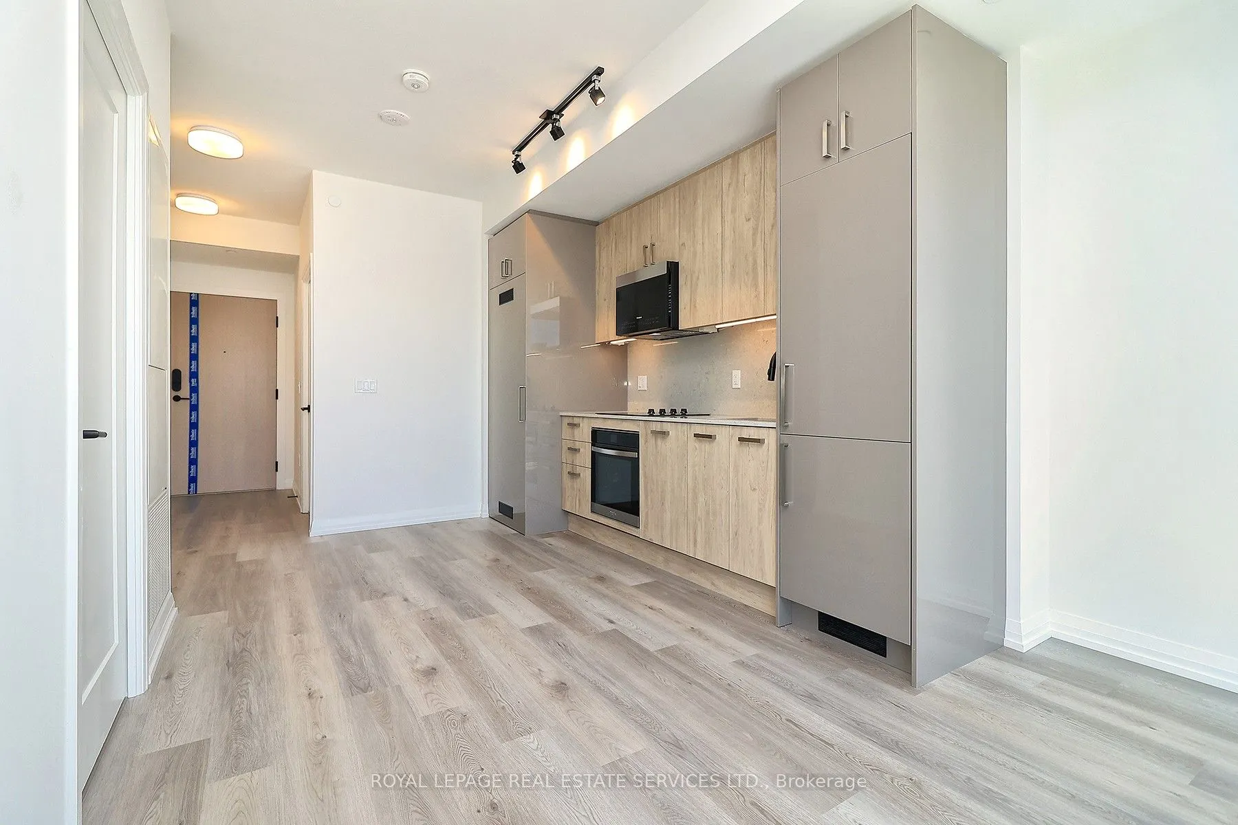 280 Dundas Street W, #2408