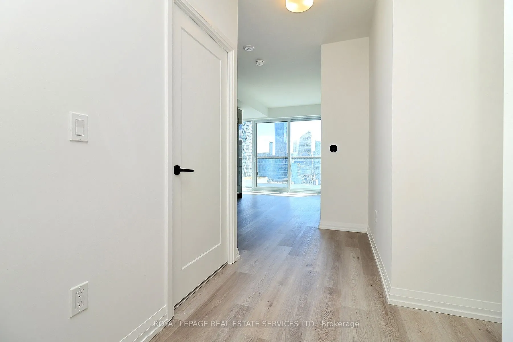 280 Dundas Street W, #2408
