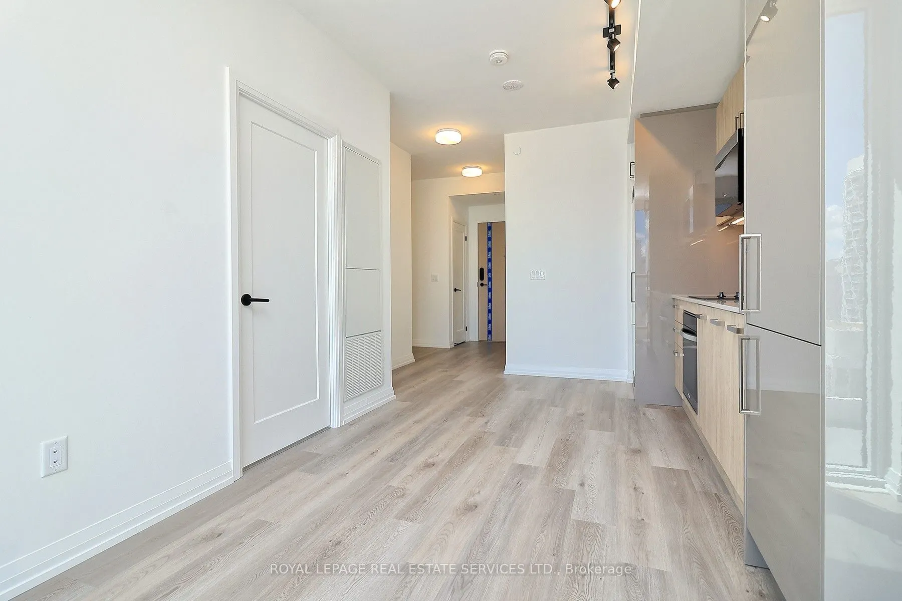 280 Dundas Street W, #2408
