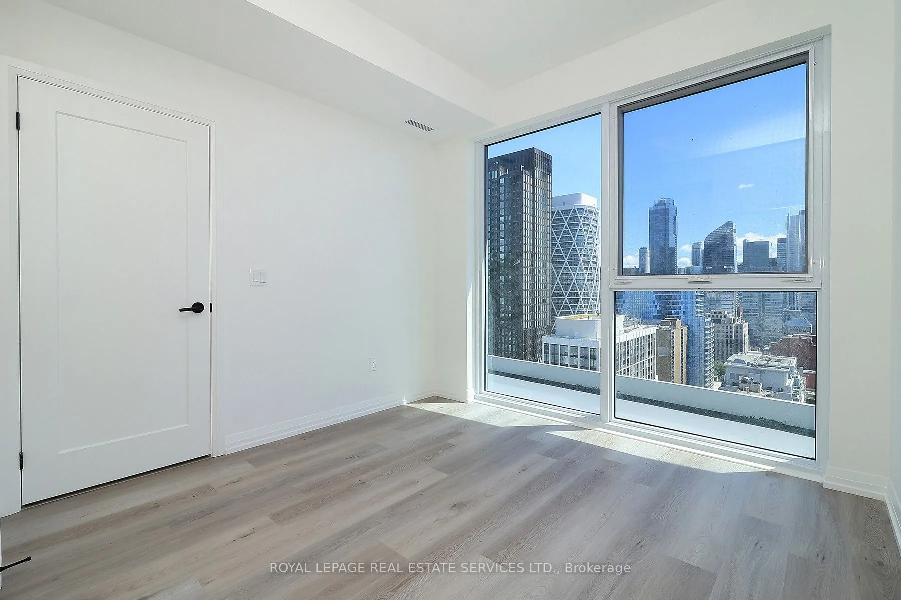 280 Dundas Street W, #2408