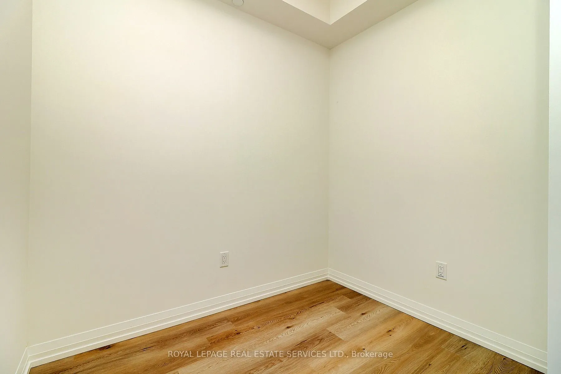 280 Dundas Street W, #2408