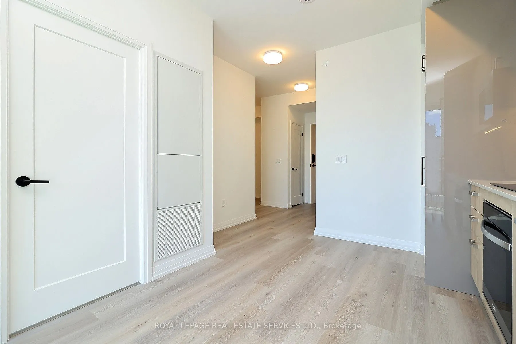 280 Dundas Street W, #2408