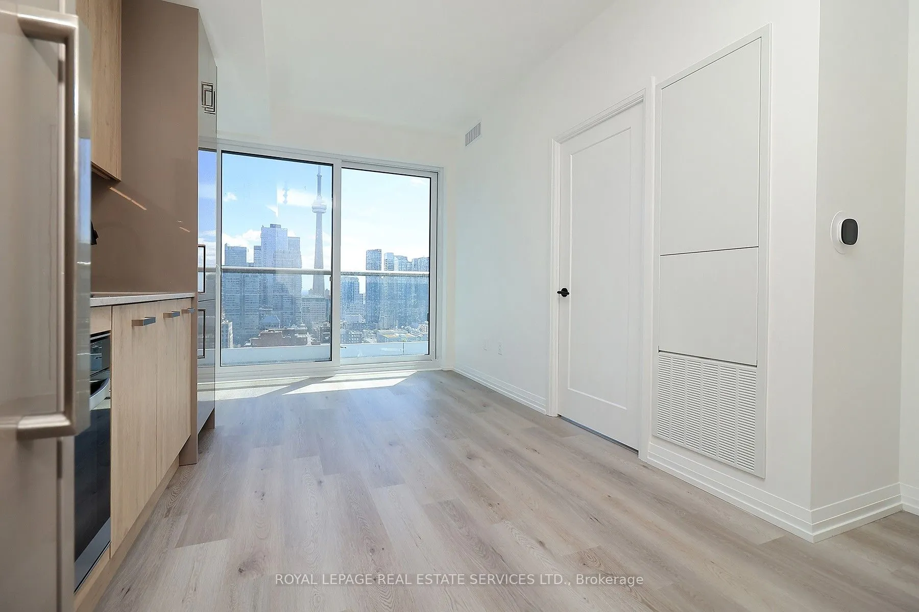 280 Dundas Street W, #2408