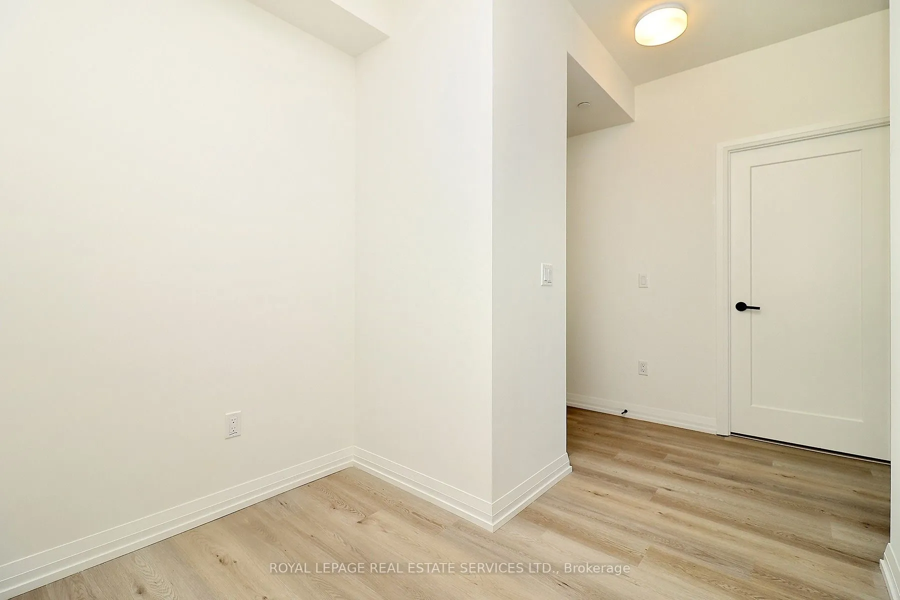 280 Dundas Street W, #2408