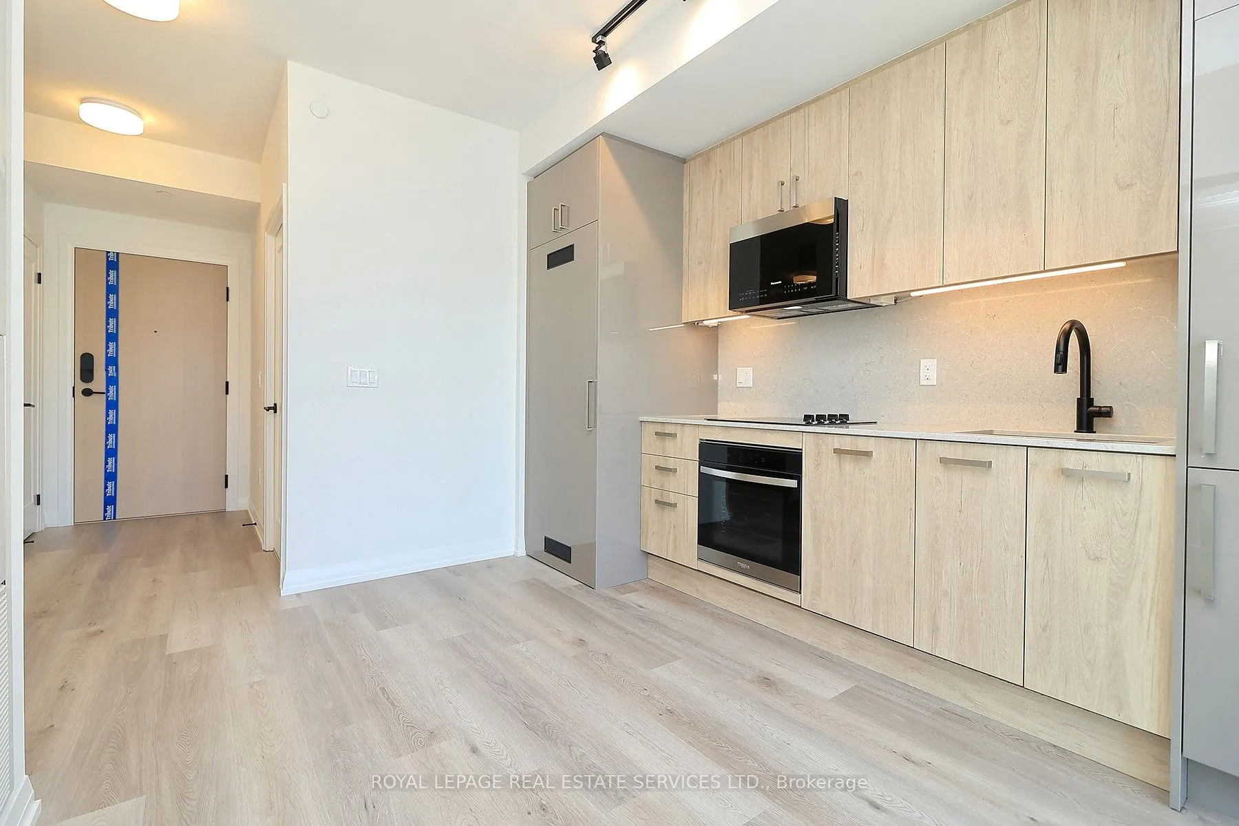 280 Dundas Street W, #2408