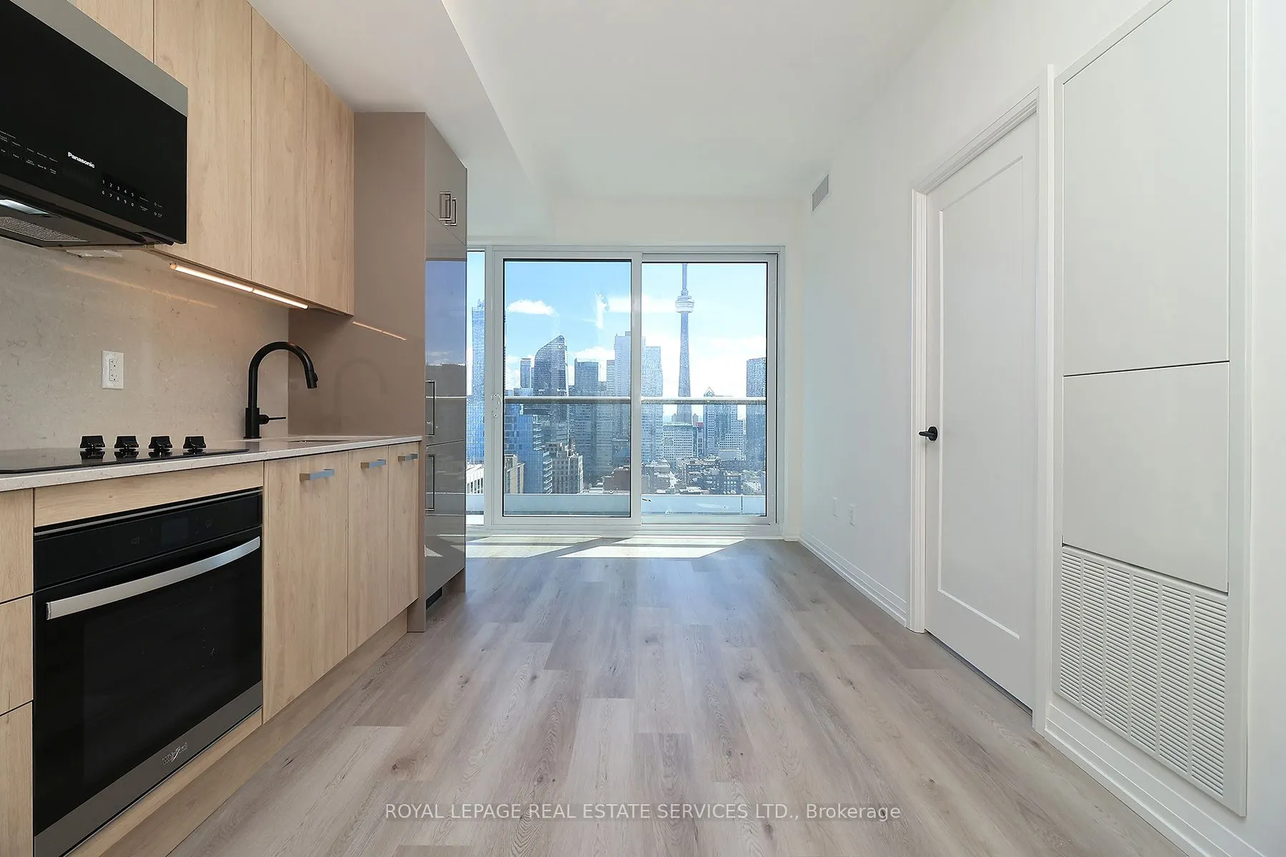 280 Dundas Street W, #2408