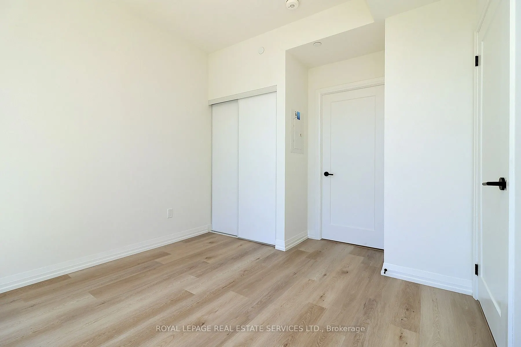 280 Dundas Street W, #2408