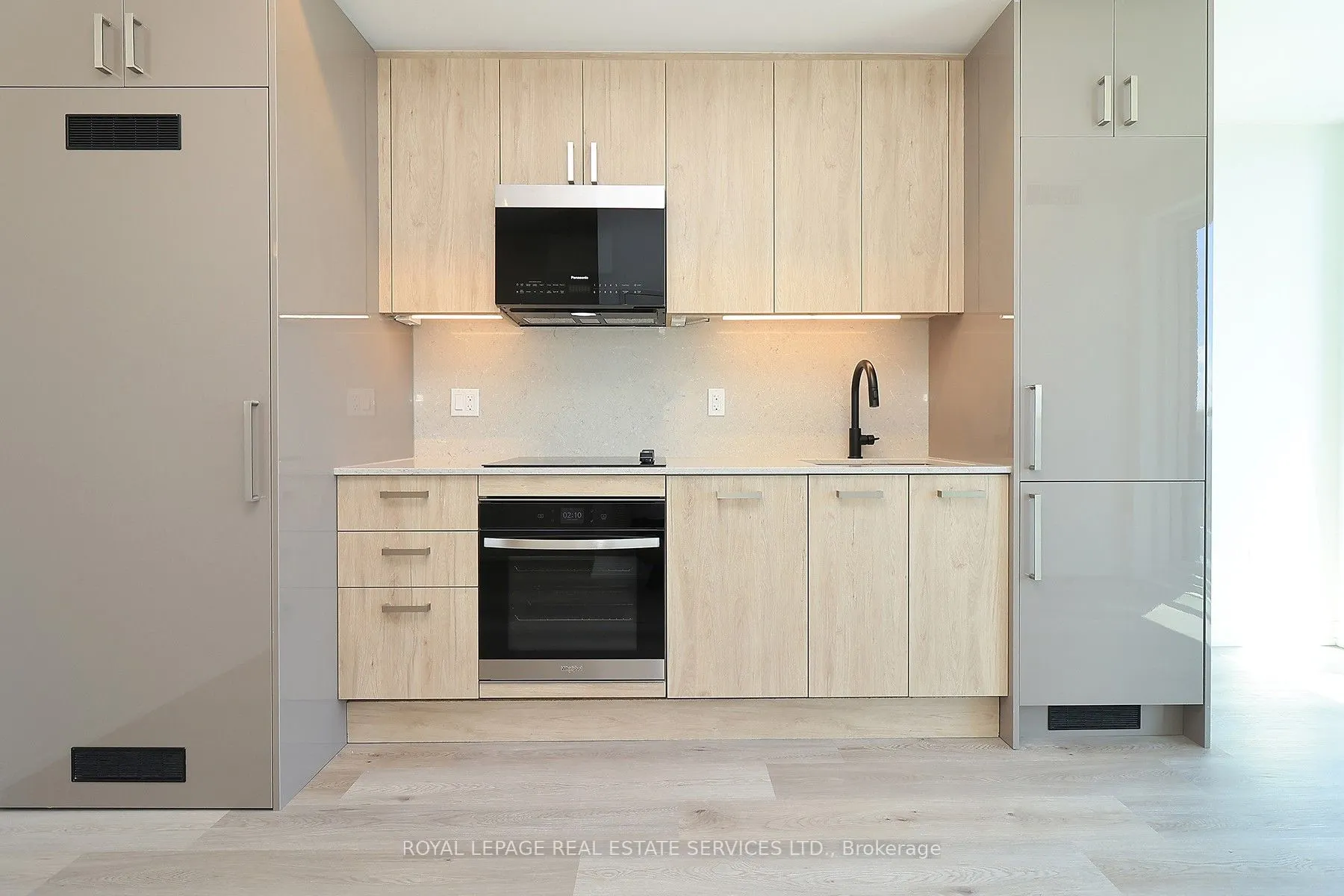 280 Dundas Street W, #2408