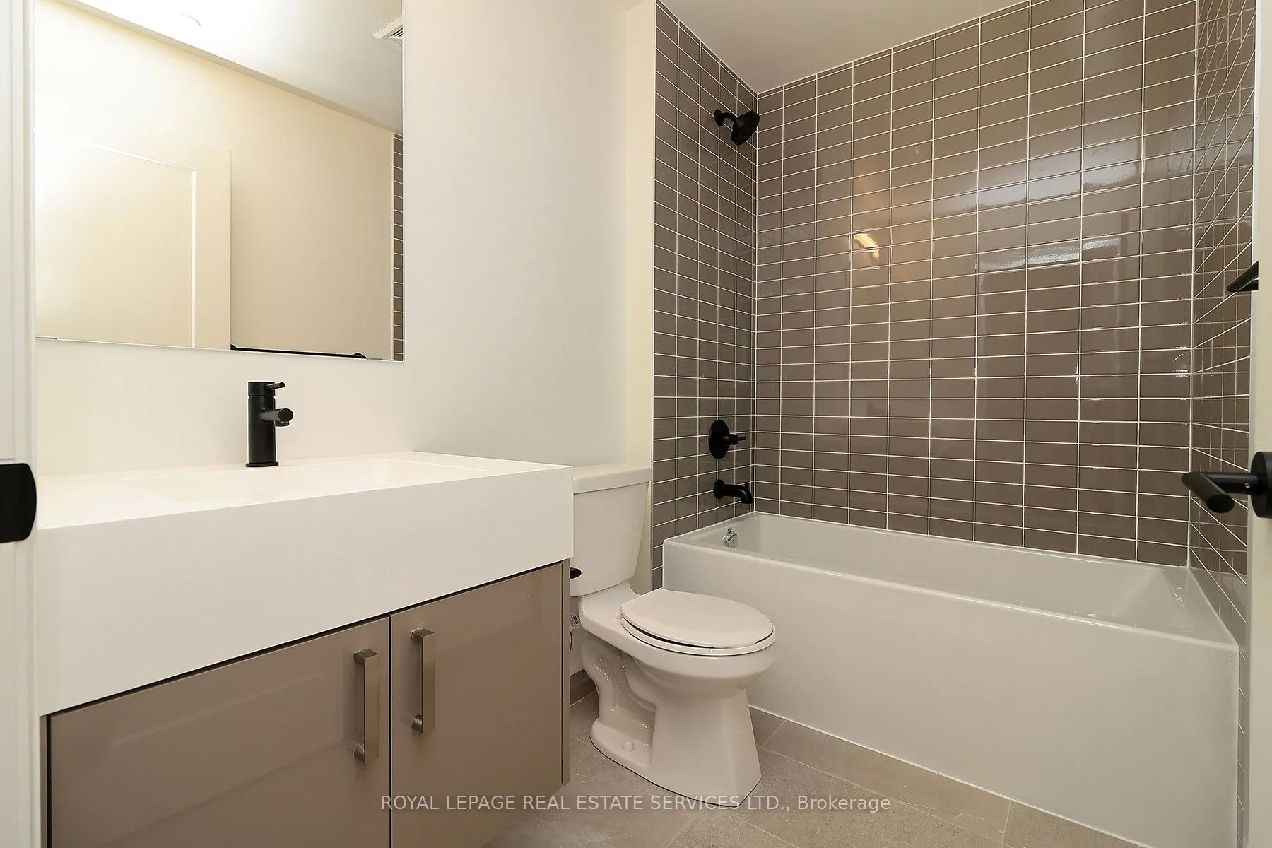280 Dundas Street W, #2408