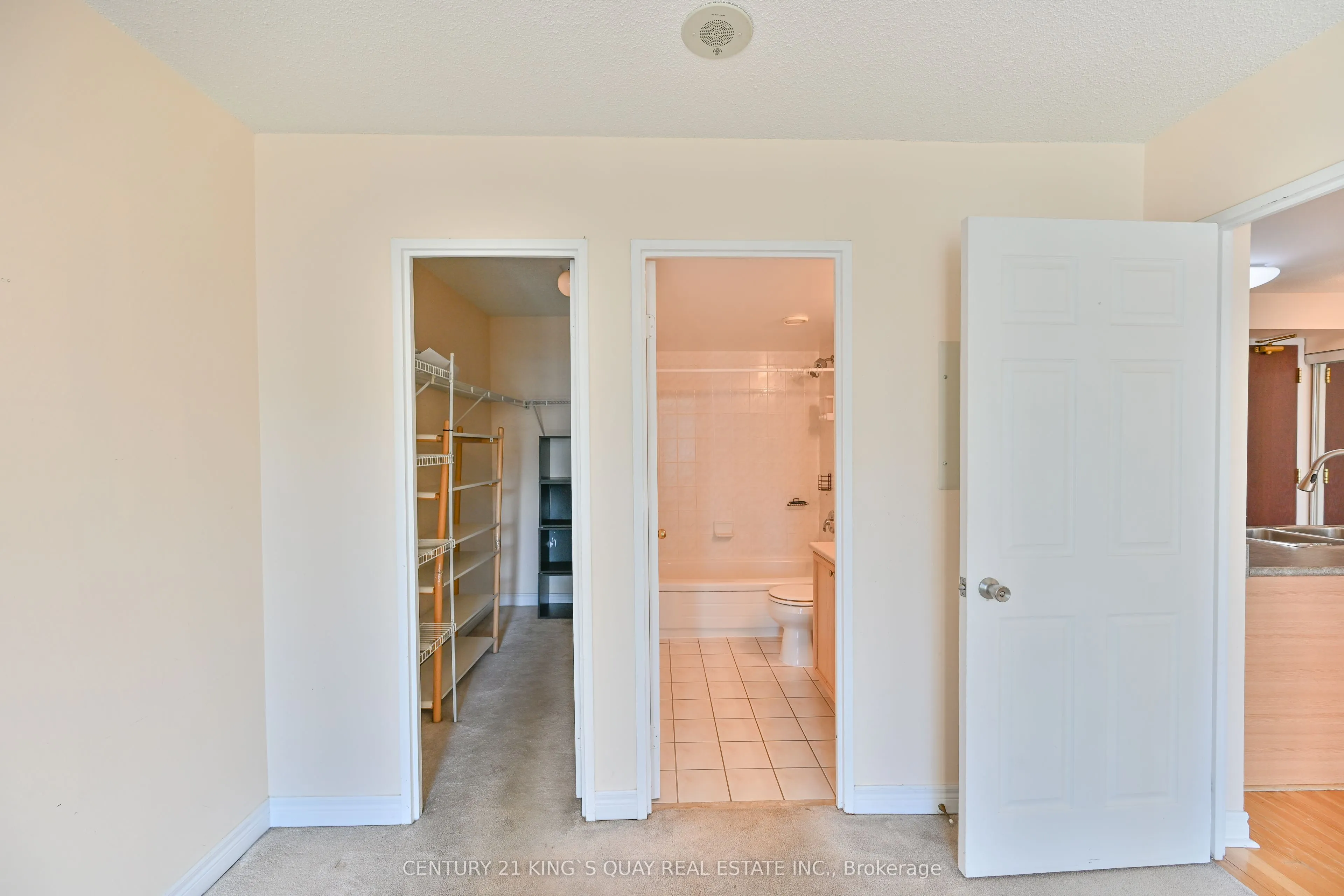 18 Parkview Avenue, #907