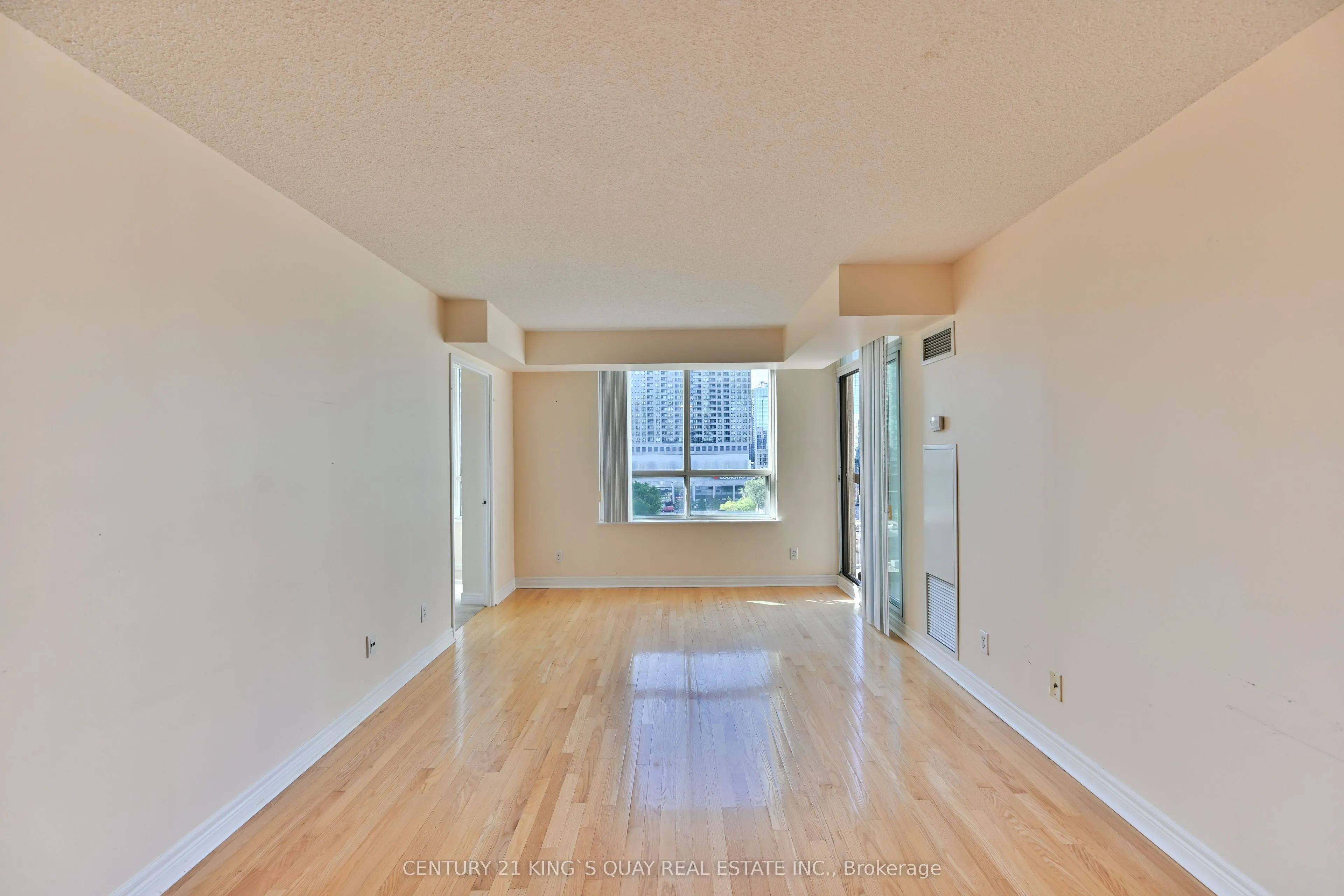 18 Parkview Avenue, #907