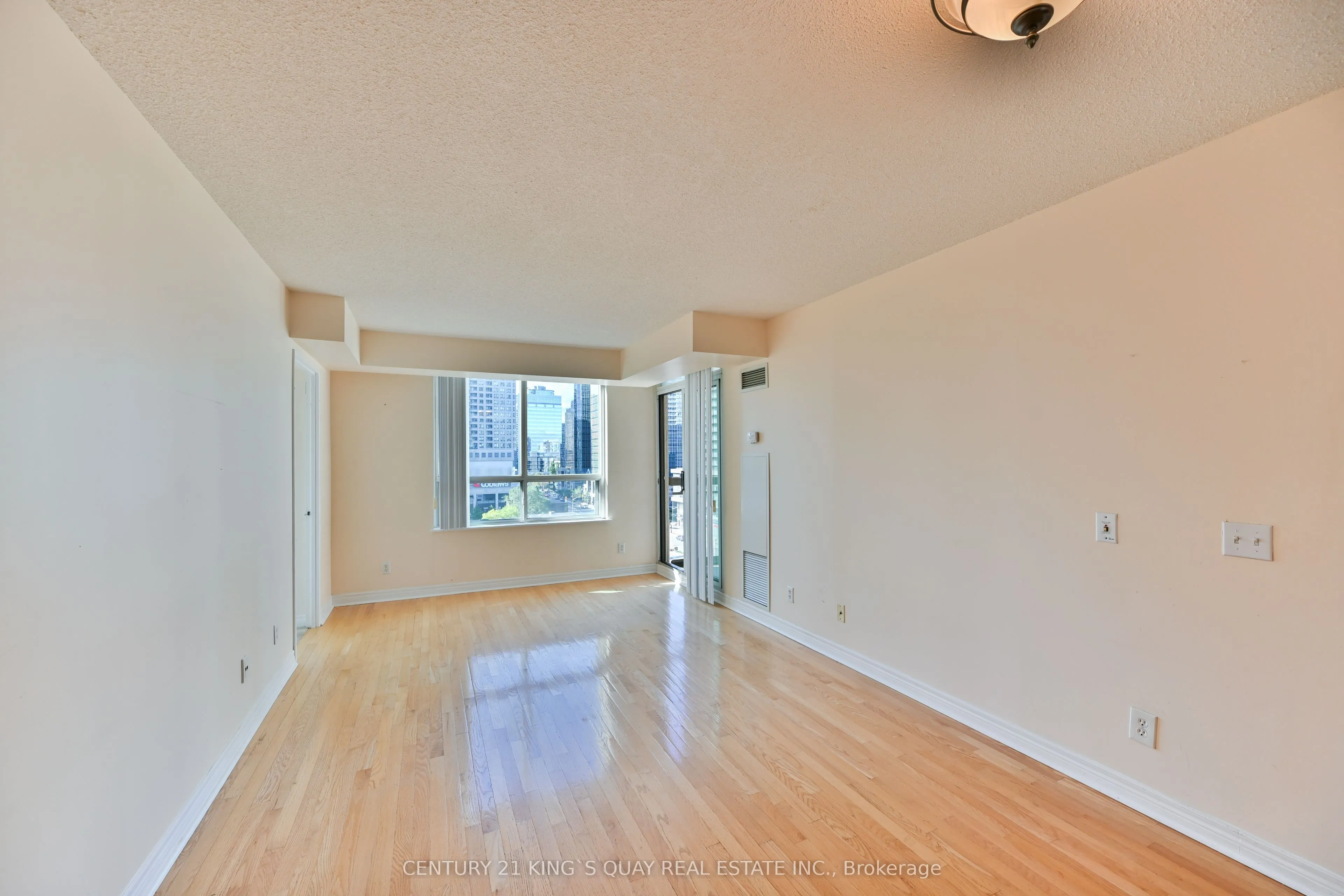 18 Parkview Avenue, #907