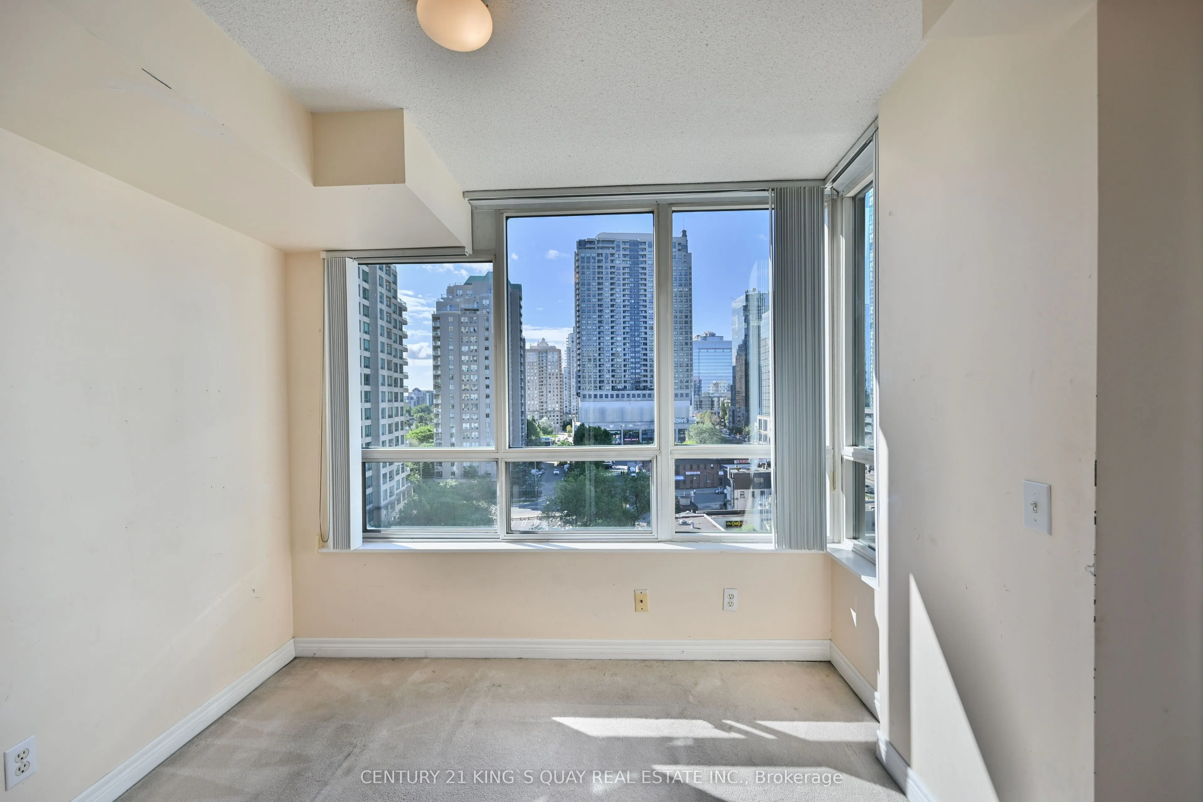 18 Parkview Avenue, #907